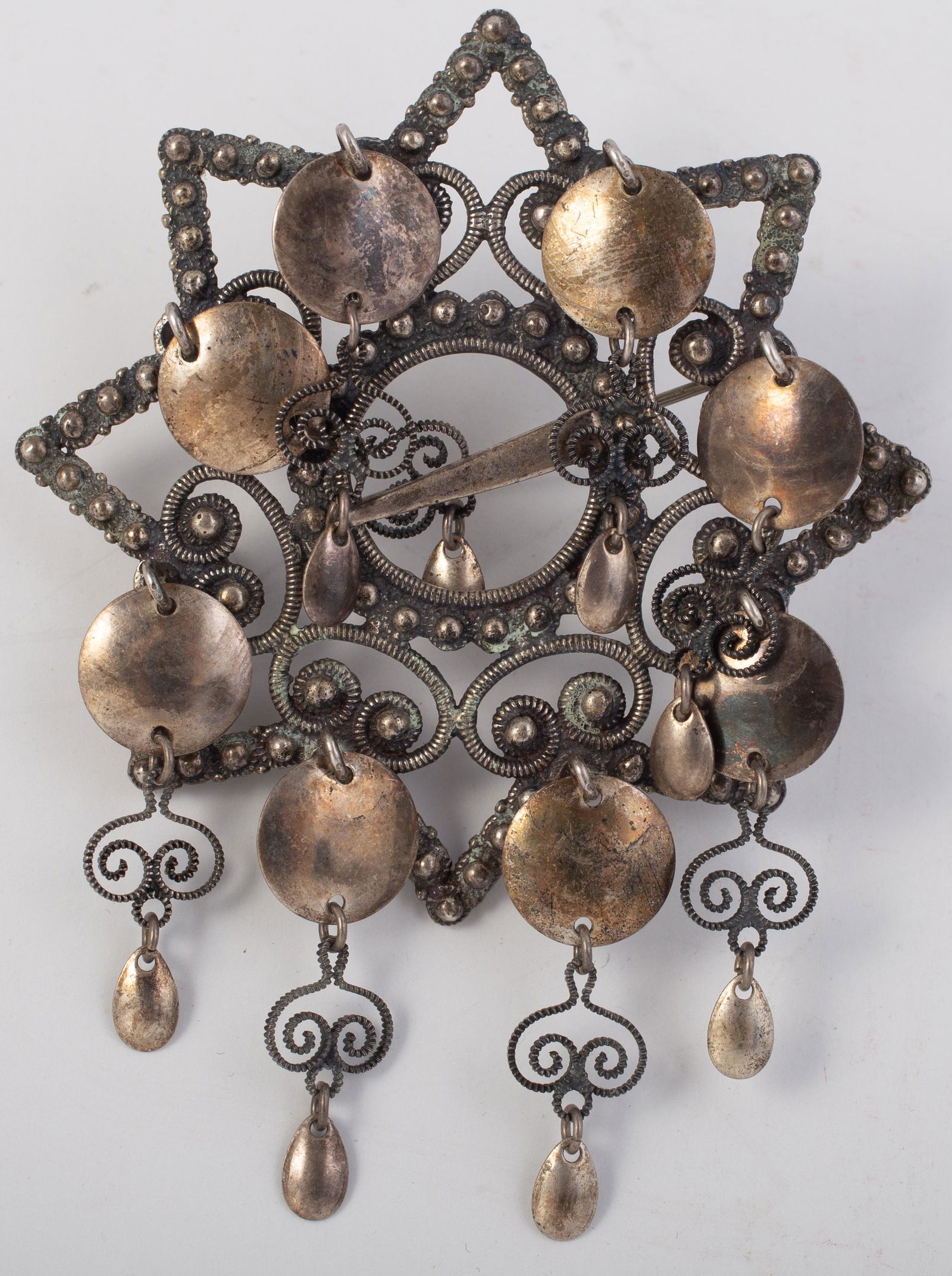 EXCEPTIONAL NORWEGIAN SOLJE BROOCH: Eight pointed star with disc and tear dangles, unmarked silvertone, L-3 3/8", VG