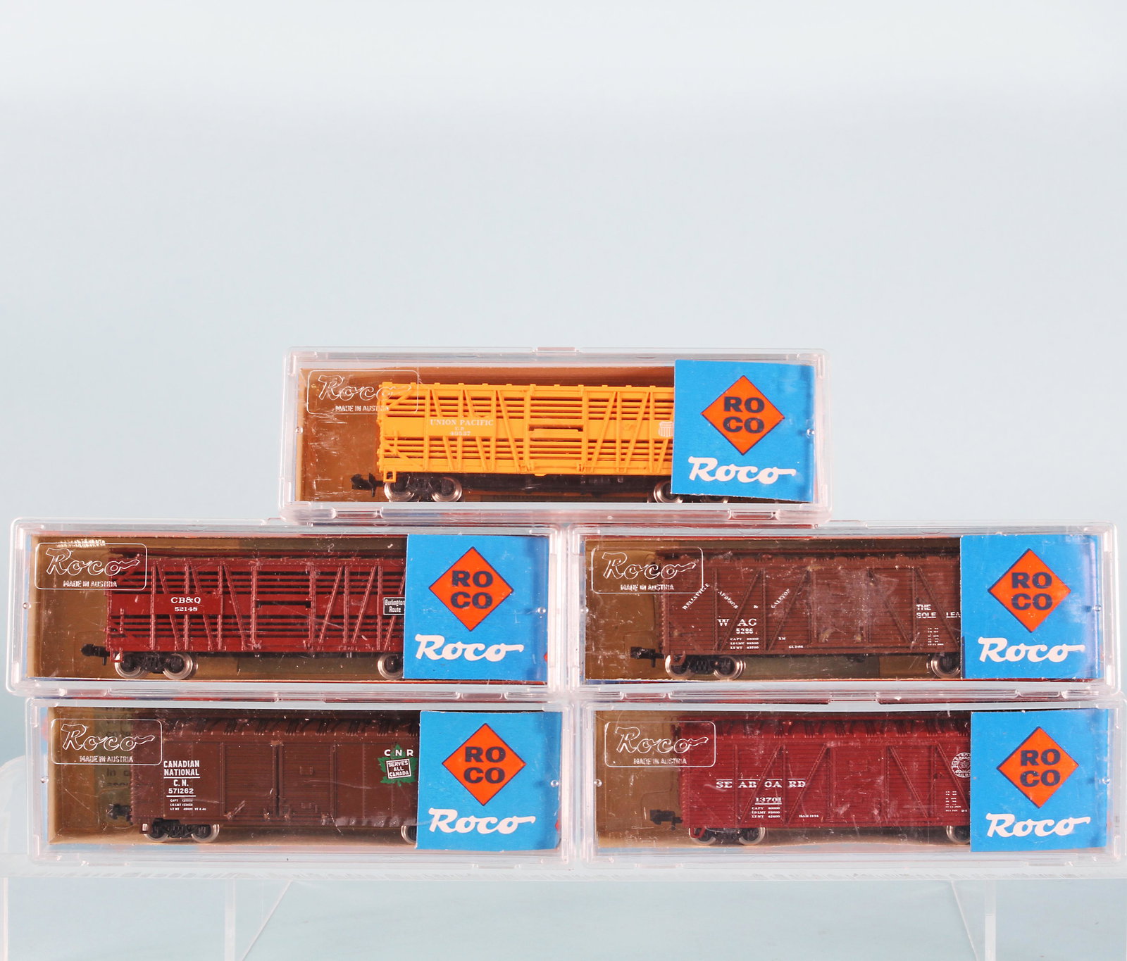 (5) ROCO N SCALE BOXCARS in ORIGINAL PACKAGING: (5) N gauge boxcars in hard plastic case; No. 28906 Seaboard Railway, No. 28687 CB&G Burlington Route; No. 28905 WAC the Sole Leather Line; No. 28686 Union Pacific, No. 28707 Canadian National; cars L