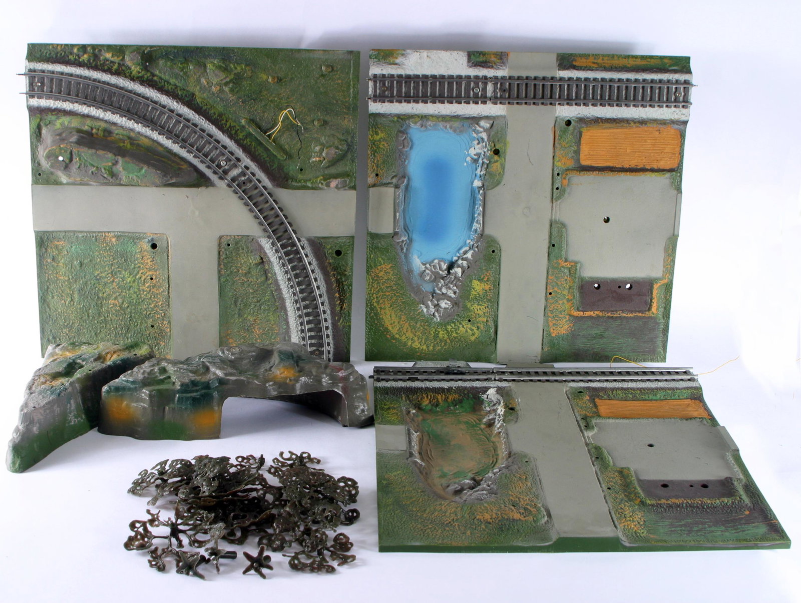 AMERICAN FLYER ALL-ABOARD S GAUGE TRACK PANELS: Pressed plastic with scenic elements, (12) sections; (4) mounted with curved track, (2) mounted with straight track, (3) suitable for curved track (no track attached); (2) suited for straight track (n