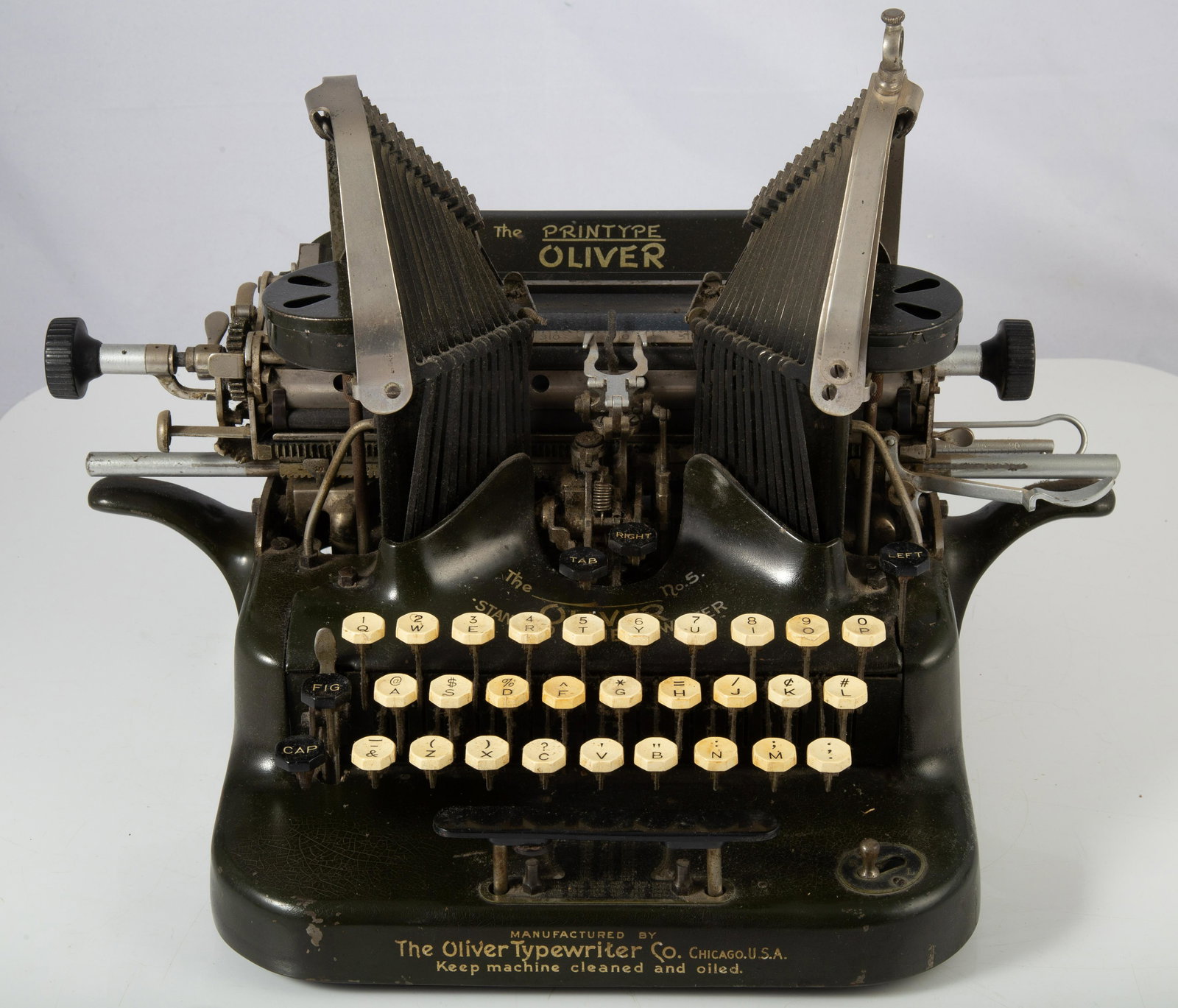 OLIVER NO. 5 STANDARD VISIBLE TYPEWRITER BAT WING (1 of 4)