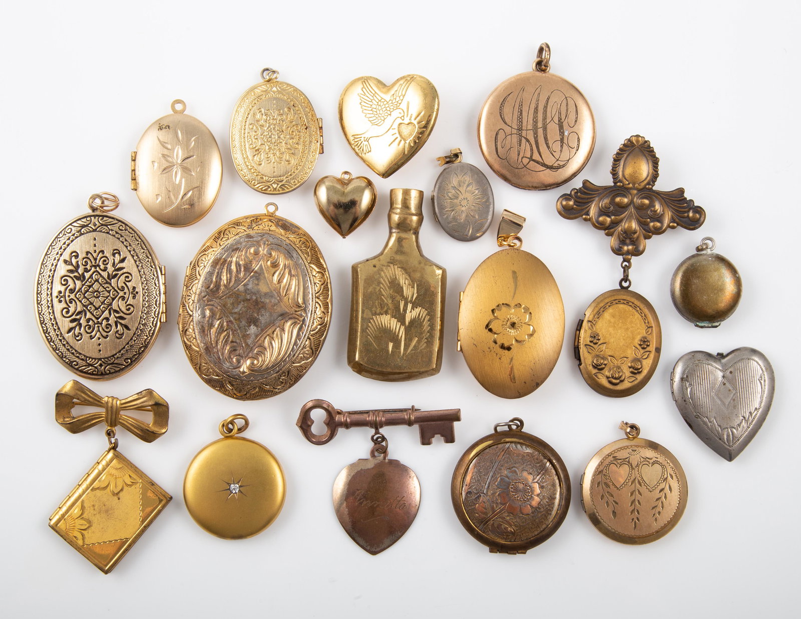 (14+/-) LOCKETS, PINS, ETC. (1 of 6)