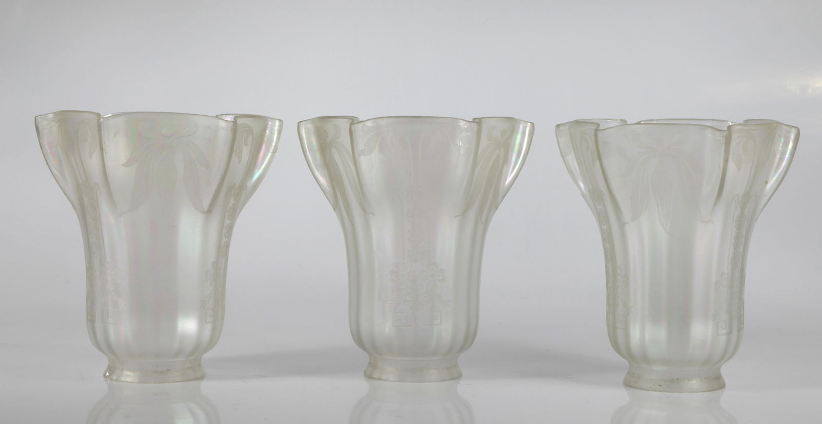 (3) VINTAGE IRIDESCENT ART NOUVEAU GLASS LAMP SHADES (1 of 8)