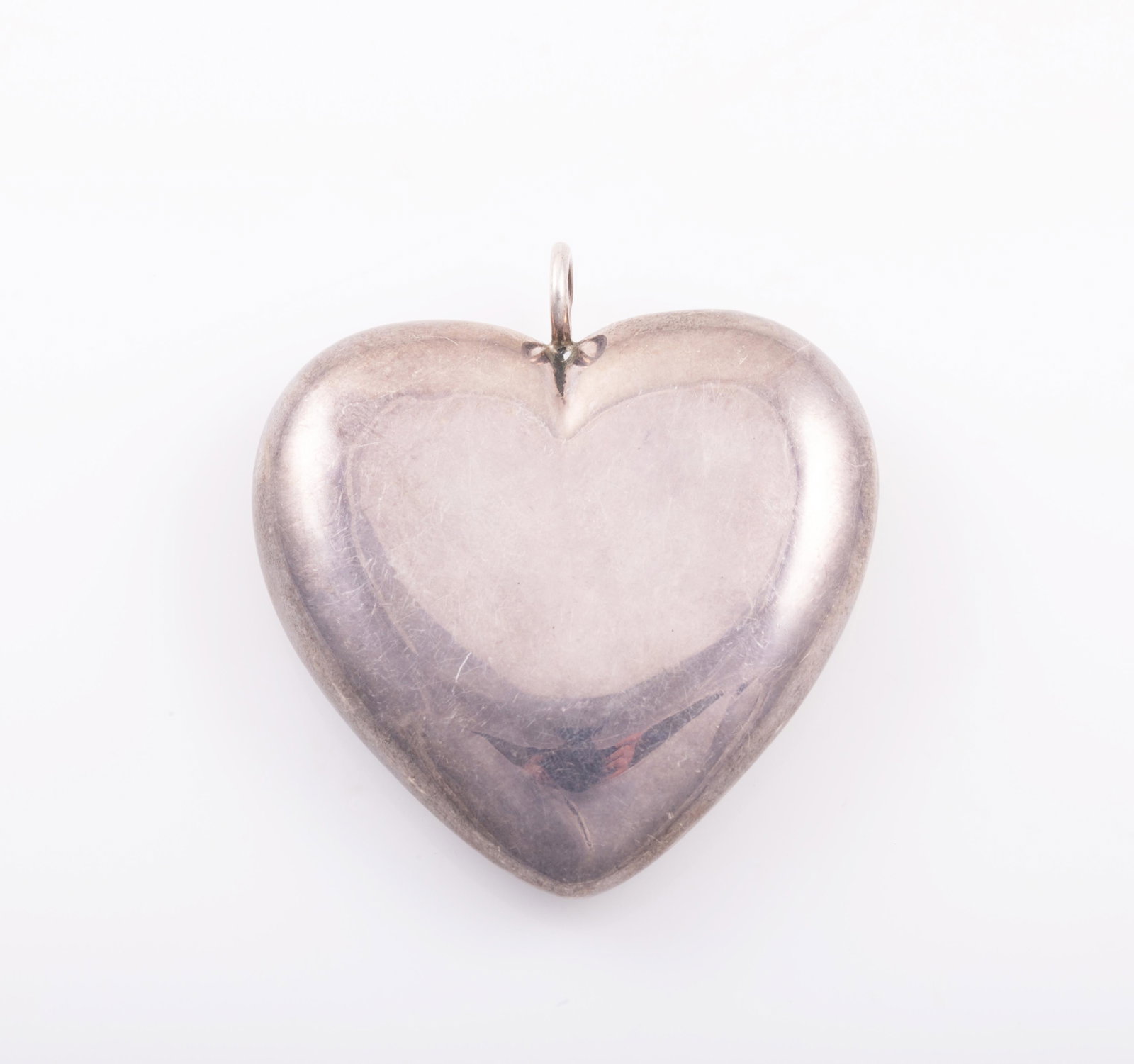 LARGE MEXICAN STERLING HEART PENDANT: .79 ozt, L-2 1/4", G-VG