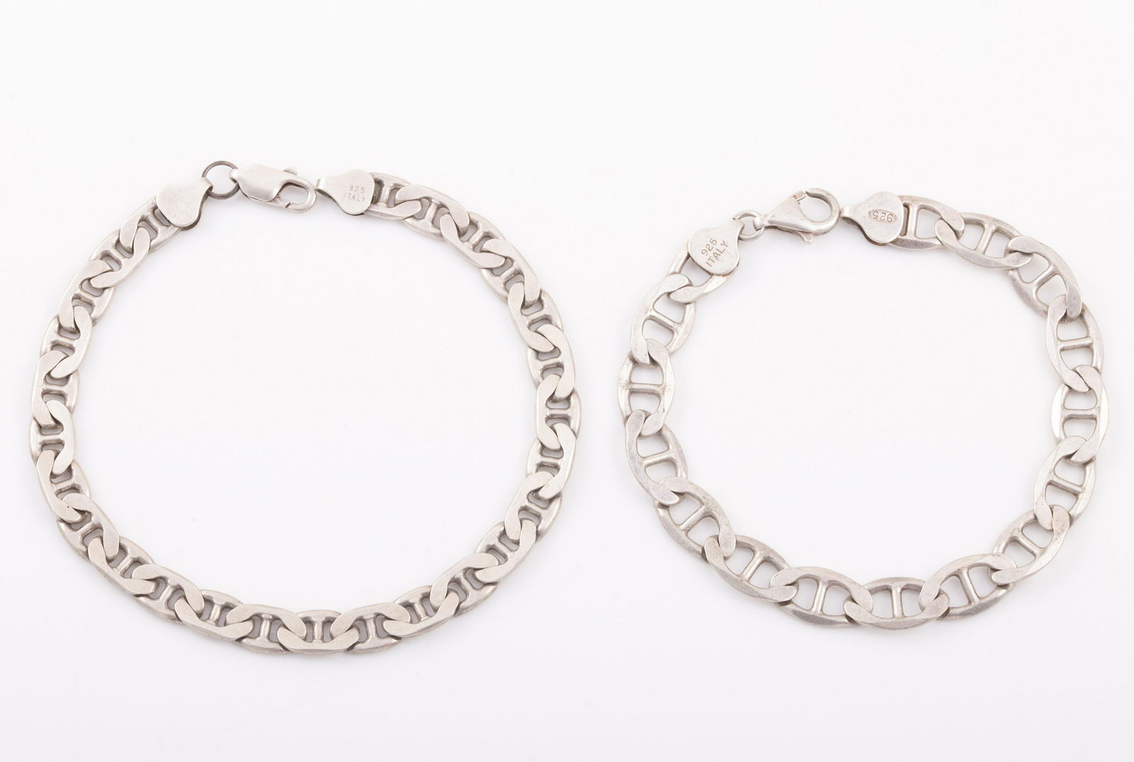 (2) SPLIT OVAL -LINK CHAIN BRACELETS: (1) split oval link bracelet, stamped ITALY, stamped HAN, stamped 925, lobster clasp, L-7 3/4", .43 ozt; (1) flattened split oval link bracelet, lobster clasp, stamped 925 on clasp, L-8 3/4", .56 ozt;