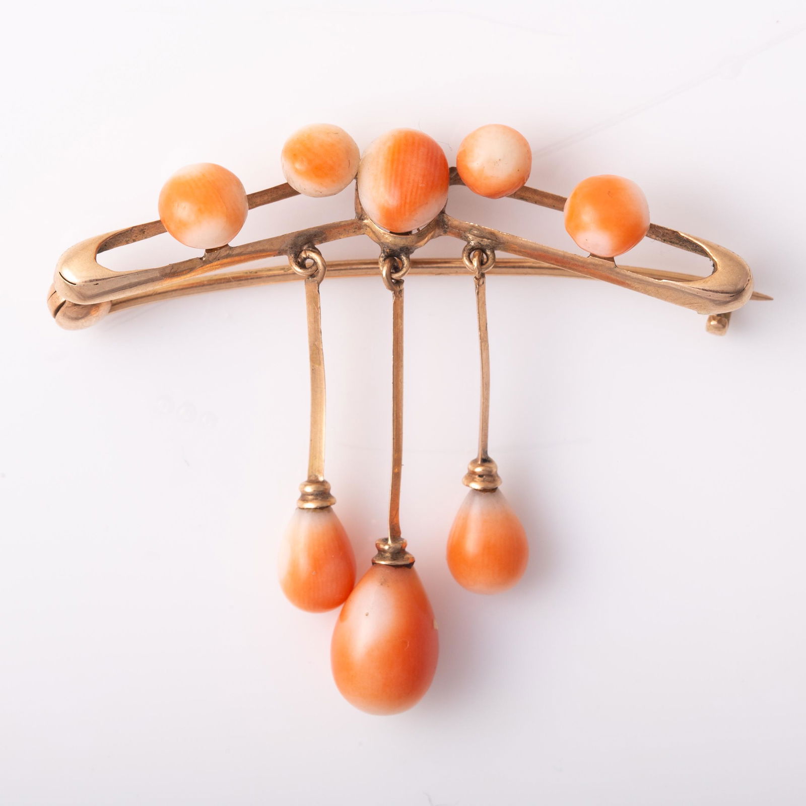 YELLOW GOLD ART NOUVEAU & CORAL BROOCH (1 of 3)