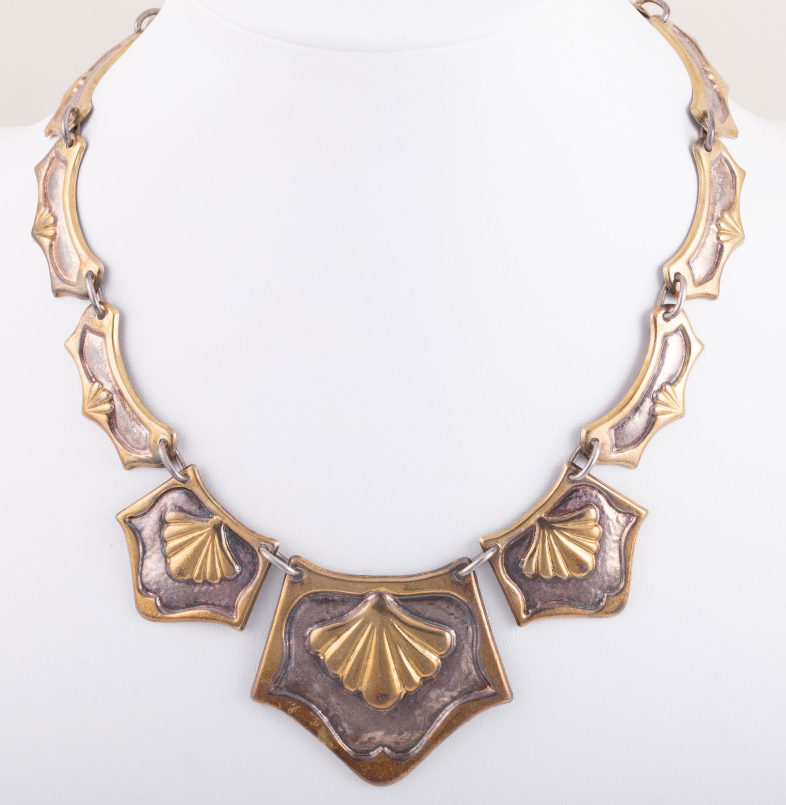 STERLING & GOLD TONE SHELL NECKLACE: L-17", [.94 ozt], G-VG