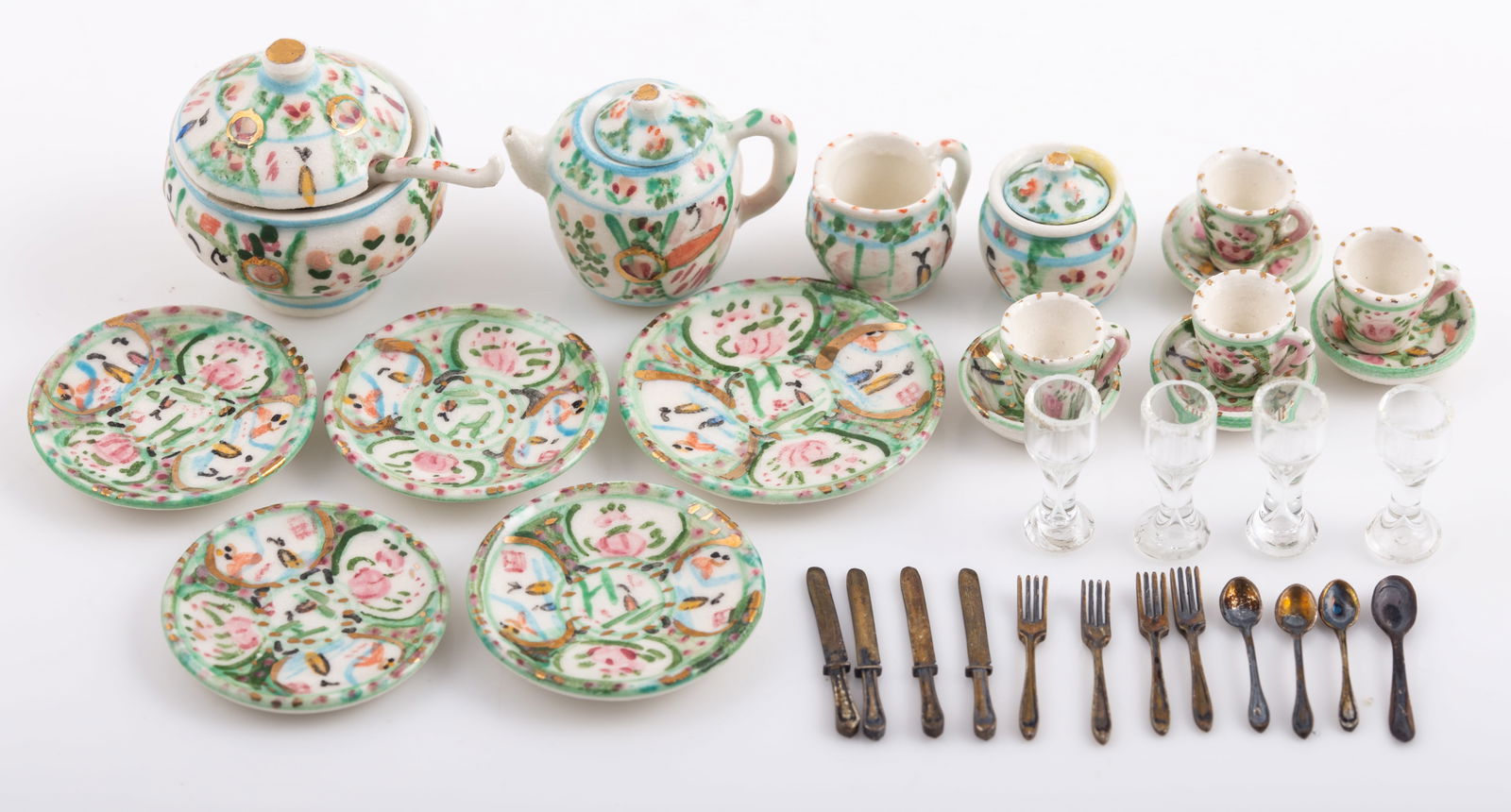 ELIZABETH CHAMBERS PORCELAIN DINNERWARE SET, ETC. - DOLLHOUSE MINIATURES: 4 plates, 4 cups & saucers, teapot, sugar, creamer, tureen with ladle and underplate. Additionally includes 4 wine glasses & 4 flatware settings; tureen 1" H.