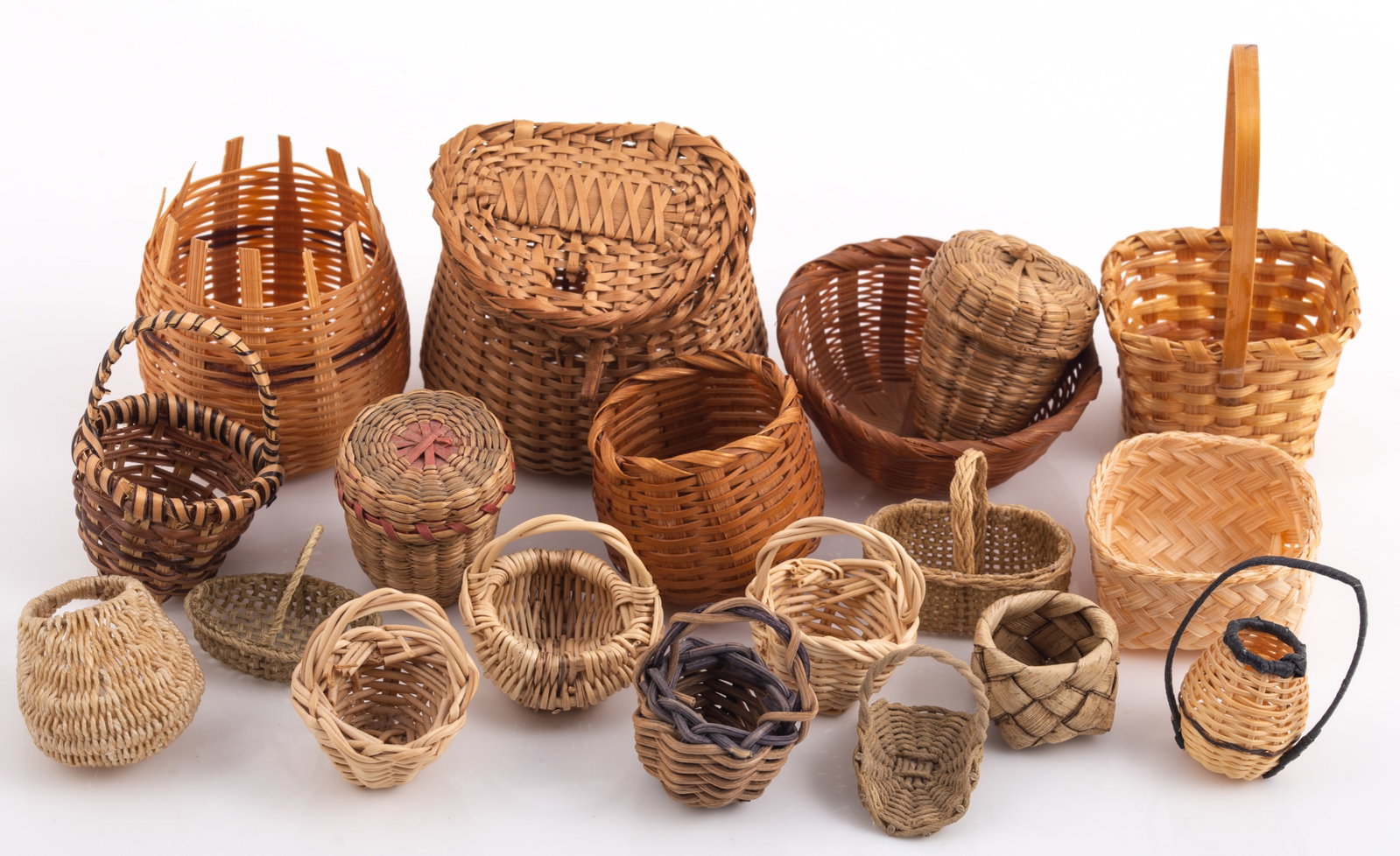 (19) DOLLHOUSE MINIATURE BASKETS: 1/2" - 2 3/4" H. EX-NM