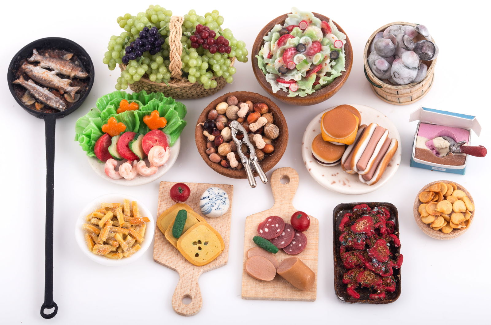 (15) SUMMER PICNIC FOOD DOLLHOUSE MINIATURES (1 of 7)