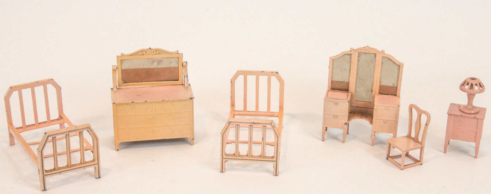 (7) PCS. TOOTSIETOY SLUSH METAL BEDROOM FURNITURE (1 of 8)