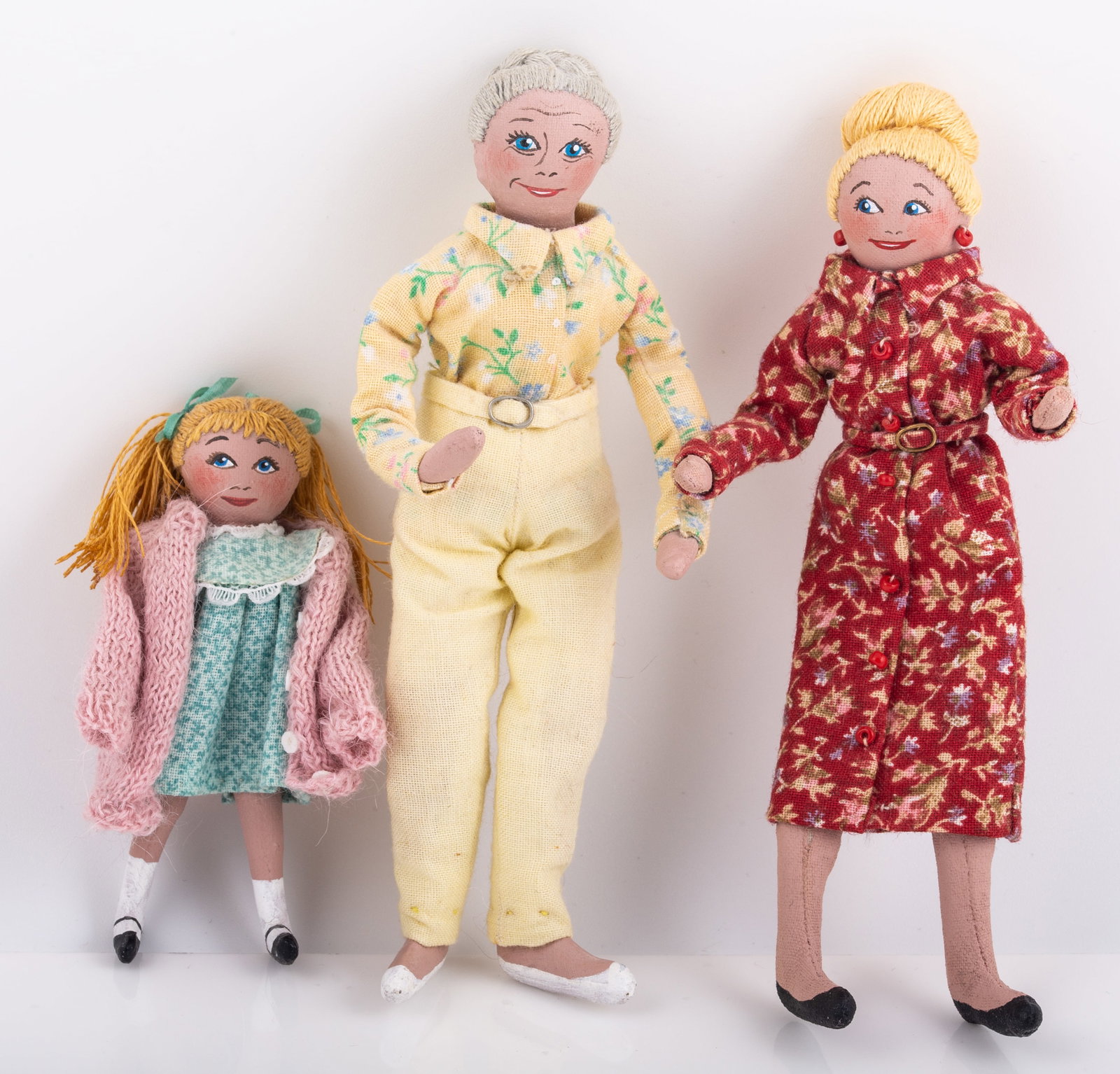 KITH & KIN PAINTED CANVAS FACED DOLLHOUSE DOLLS (3) (1 of 4)