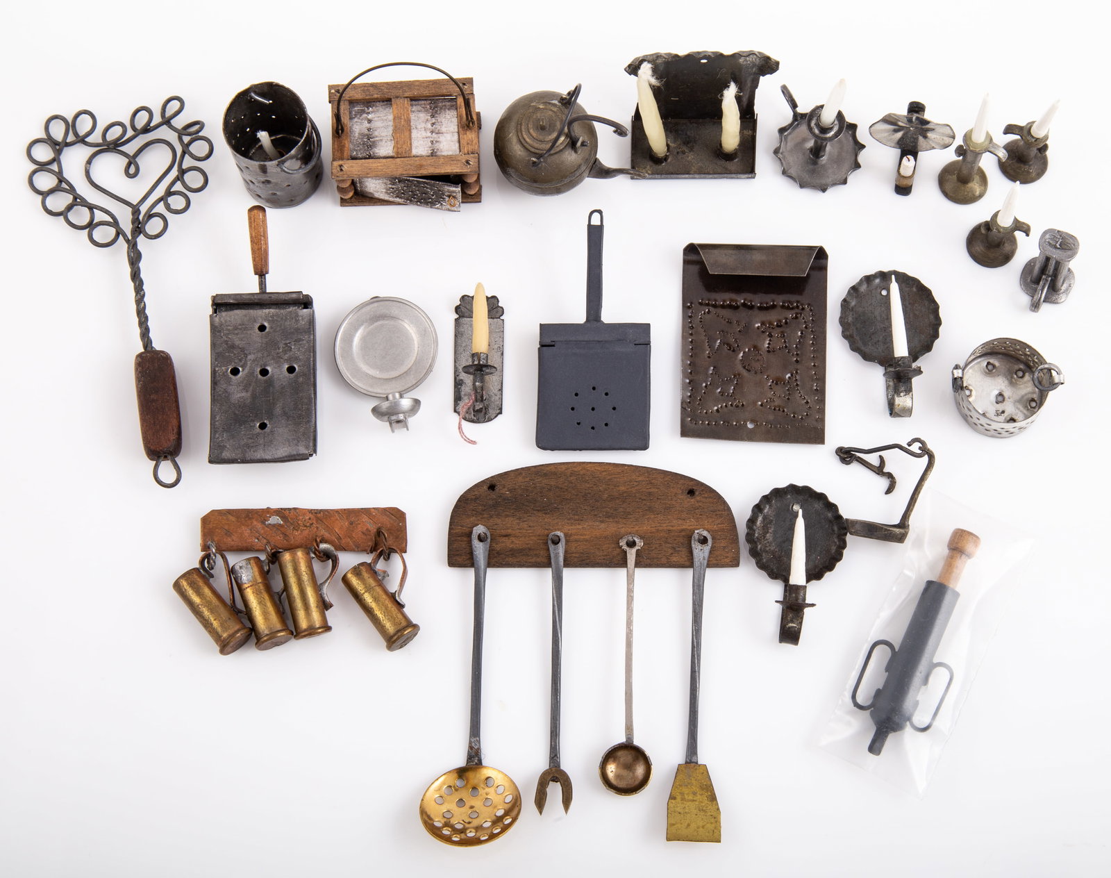 (20 +/-) PCS. TIN & METAL WARE DOLLHOUSE MINIATURES (1 of 4)