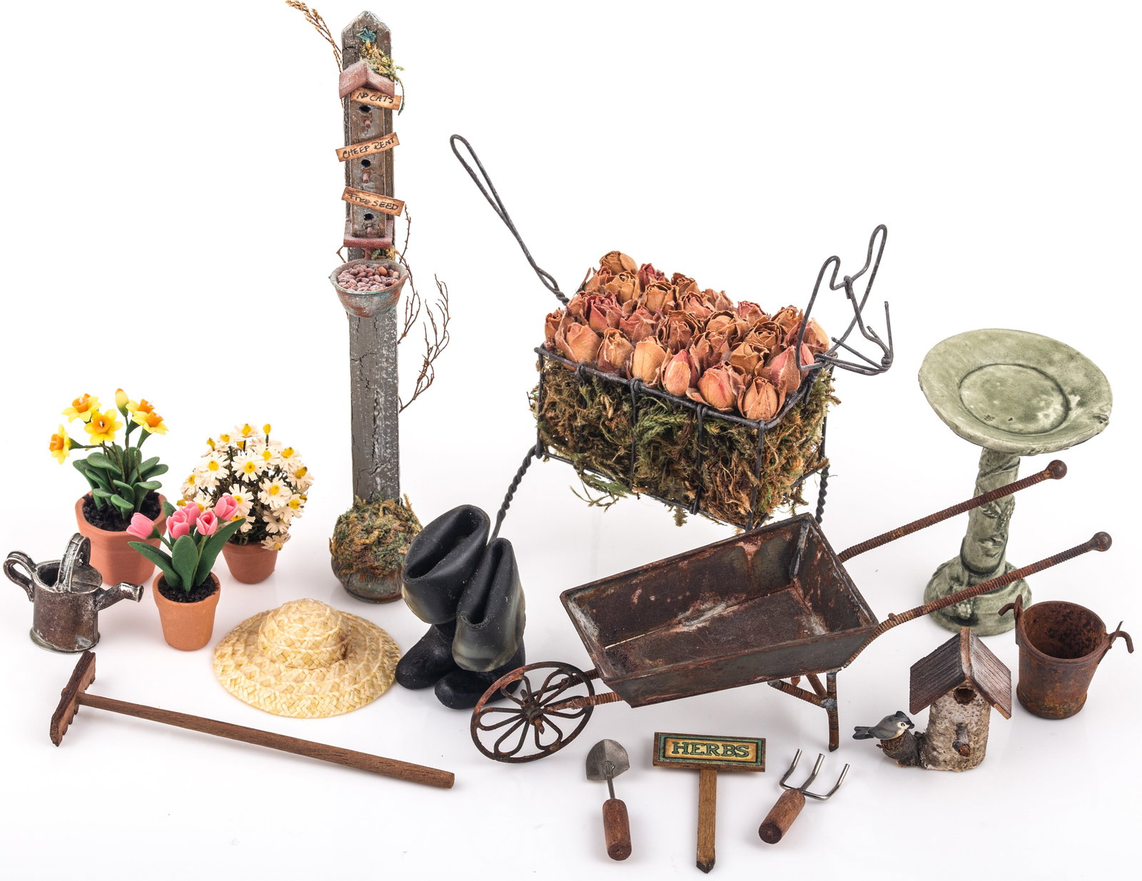 LARGE GROUP OF DOLLHOUSE MINIATURE OUTDOOR DÉCOR (1 of 6)