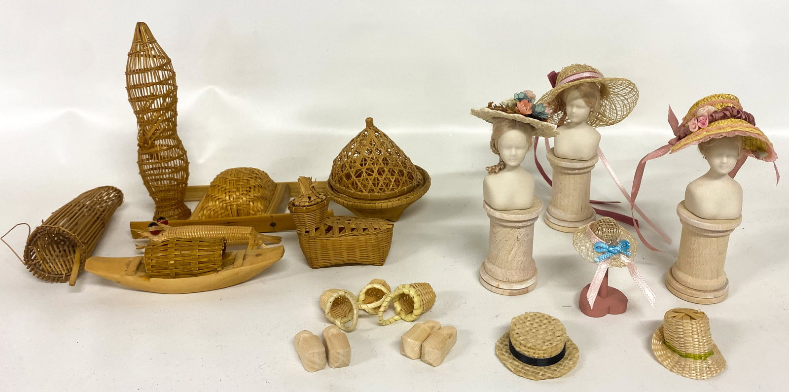 ASSORTED DOLL HOUSE MINIATURE BASKETS, HATS, HAT STANDS, ETC. (1 of 4)