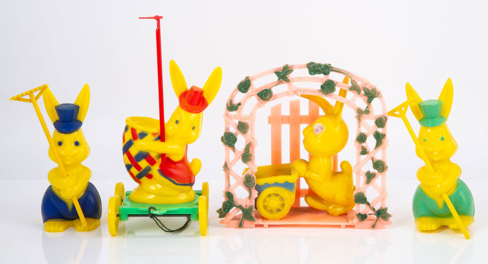 (4) VINTAGE ROSBRO, ETC. HARD PLASTIC EASTER BUNNY CANDY CONTAINERS (1 of 5)