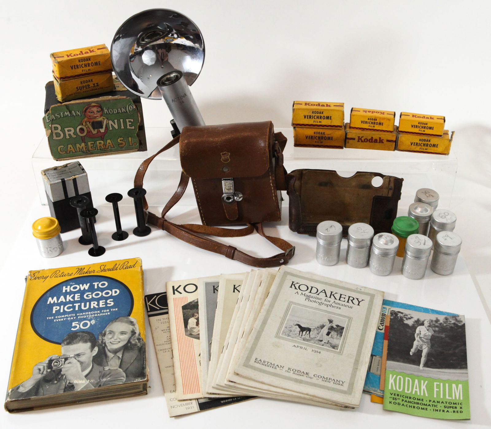 BROWNIE BOX CAMERA, VINTAGE FILM and ACCESSORIES (1 of 4)