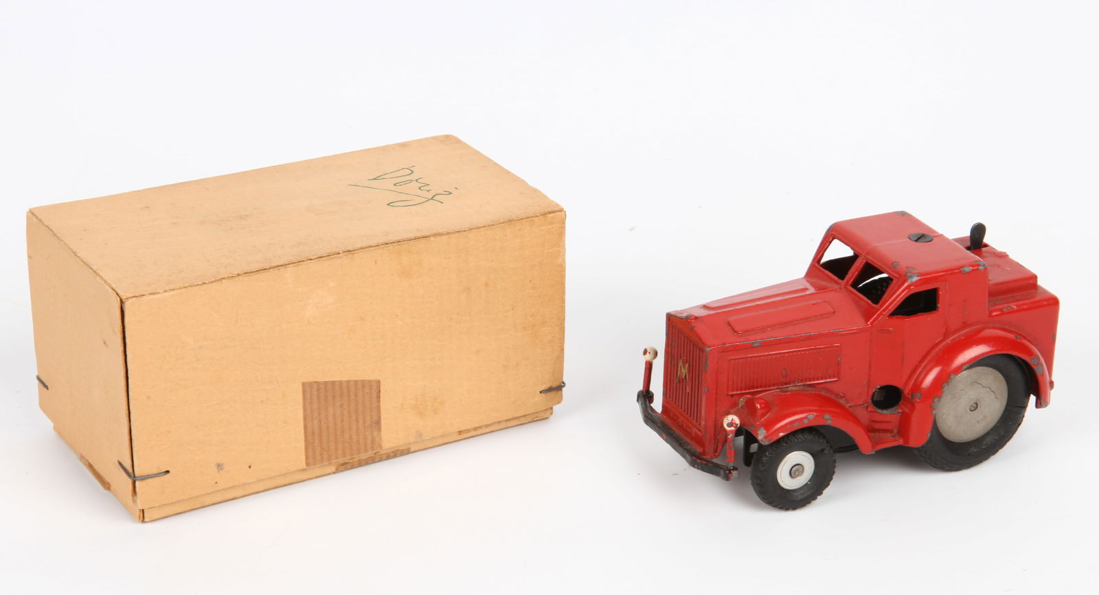 MARKLIN 5522/81 TRACTOR with ORIGINAL BOX: Painted die-cast, clockwork mechanism working; moderate paint chips to edges; no key; some minor fatigue to rubber/plastic wheels; cardstock box has original paper label; box bottom has tape reinforce
