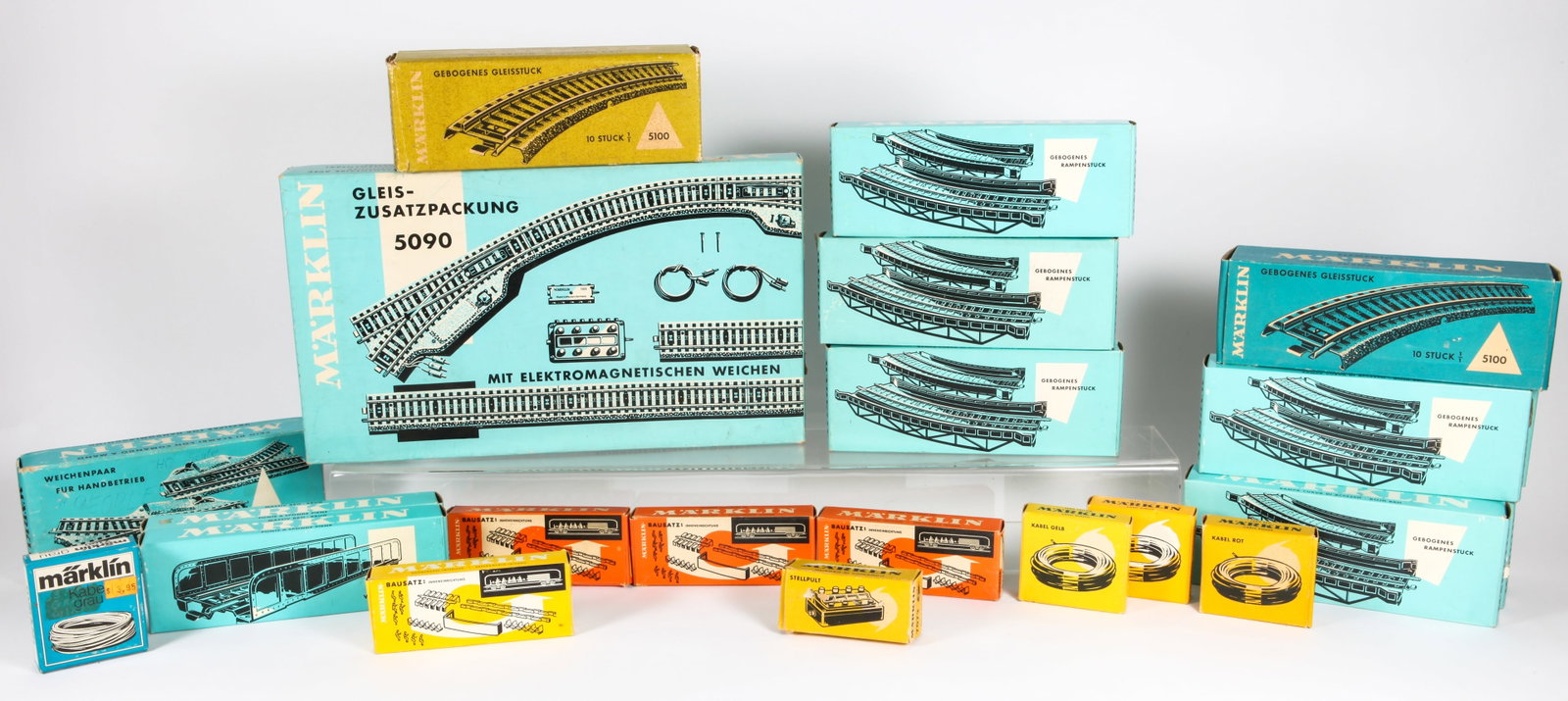 LOT OF MARKLIN HO TRAIN / TRACK ACCESSORIES with ORIGINAL BOXES: Includes: (1) 7100, (2) #7103, (1) #7105, (1) #7072, (8) #7167, (1) #5090, (2) #7161, (2) #5100, (4) #0224, (1) #5121; all in original boxes, appear unused, NM