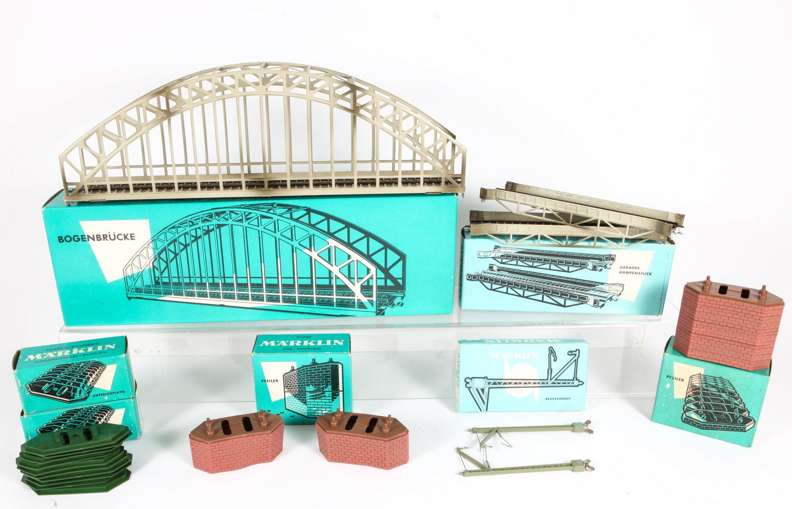 LOT OF MARKLIN HO TRAIN /TRACK ACCESSORIES with ORIGINAL BOXES: Includes: (3) #7163, (4) #7011, (12) #7064, (3) #7168, (4) #7066, (2) #7065, all appear unused, NM