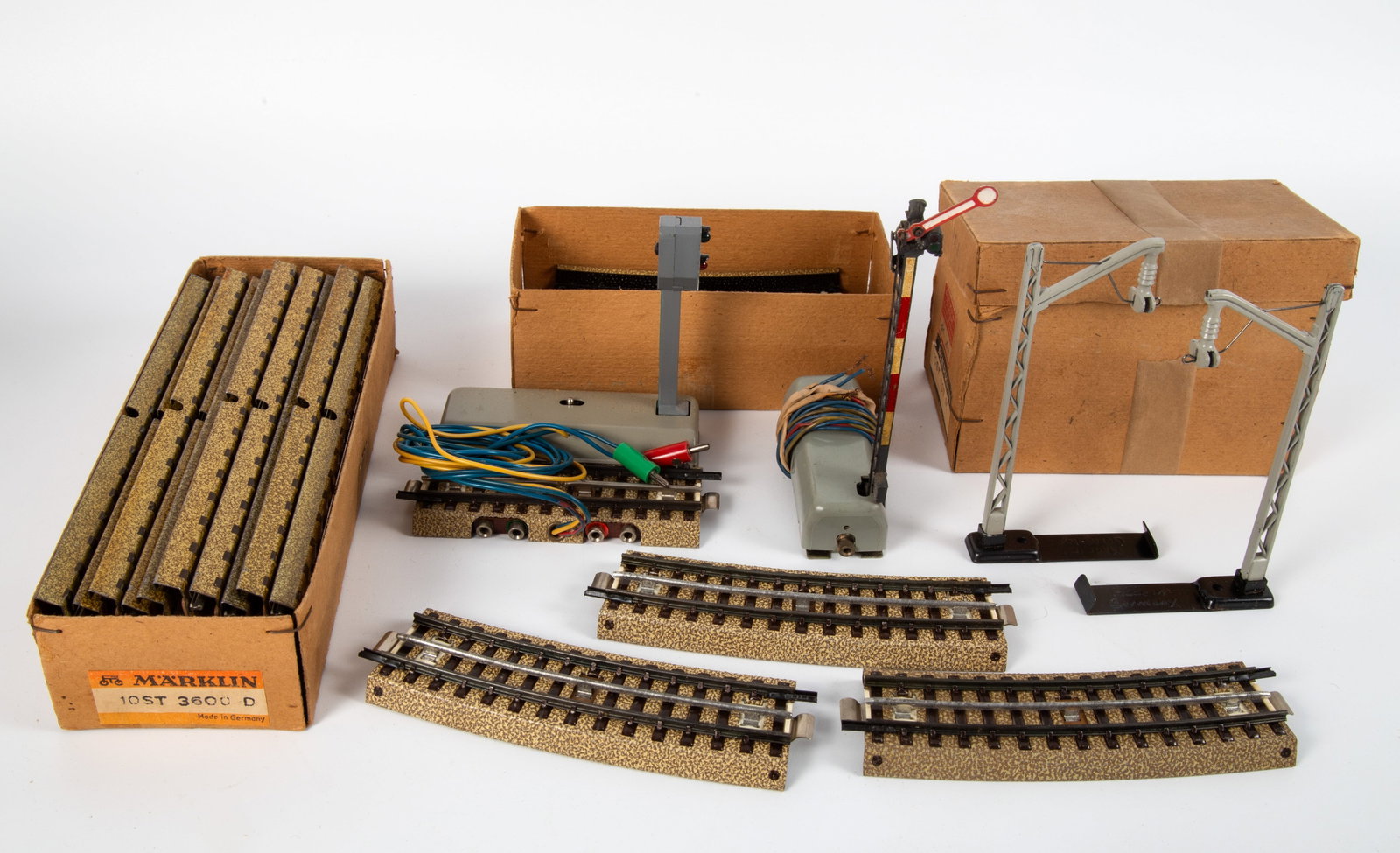 VINTAGE MARKLIN TRACK & ACCESSORIES - ORIGINAL BOXES: (5) boxes, Germany, HO scale; (1) box of (10) pieces, tin litho straight track, 3600; (1) box of five pieces tin litho curved track; (1) box of eight die-cast overhead line masts 407 M; (1) box with d