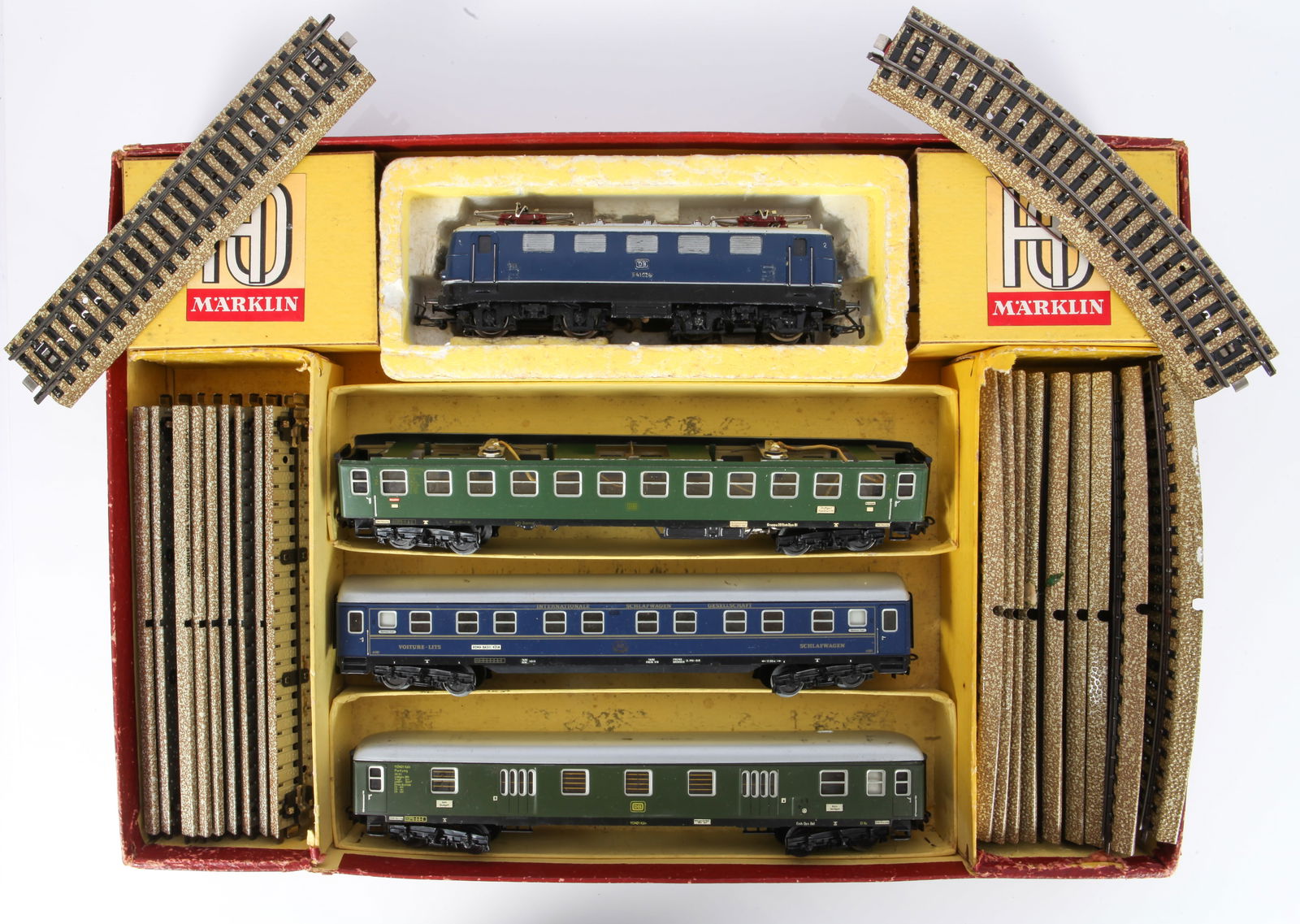 VINTAGE HO MARKLIN TRAIN SET with ORIGINAL BOX: West German, tin litho; contains: engine and (3) cars, (10) pcs. Straight track, (10) pcs. Curved track; (2) Verteilerplatte #7069; (1) Stellpult #7072; (3) pcs. Track have minor residue, train and ca