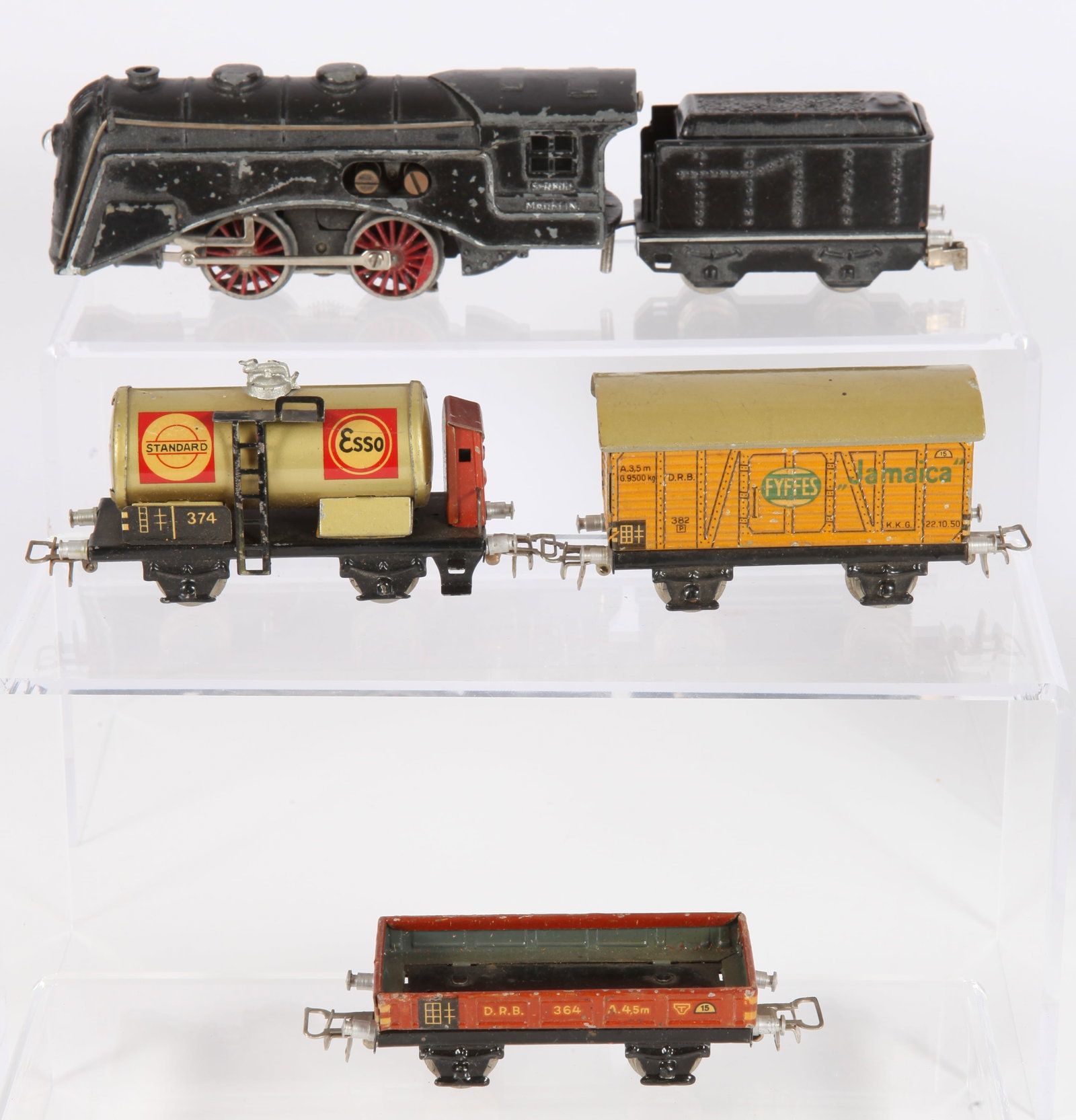 PARTIAL HO MARKLIN TRAIN SET - ORIGINAL BOX: Germany; pieces may not be original to box; includes: Engine, tender, (3) tin litho cars; clockwork engine SLR 800 has some paint loss and wear; box top quite worn, torn, stained, etc.; box: 19 1/4" x