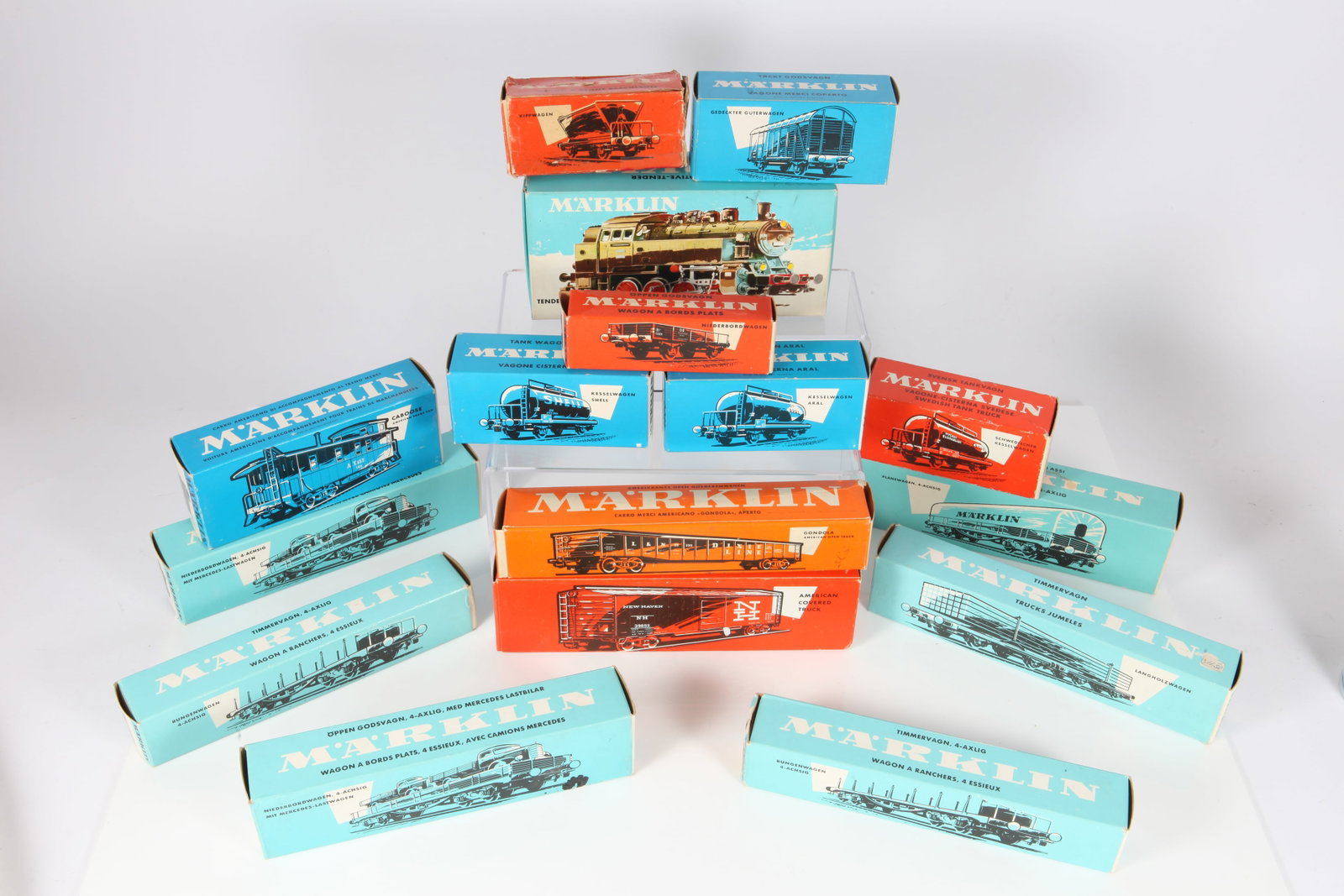 MARKLIN HO TRAIN/CARS (16) 4500 SERIES CARS & 3031 ENGINE, ORIGINAL BOXES: Mostly die-cast metal, made in W. Germany; all with original boxes; (1) 3031 loco "tenderlokomotive"; (1) #4517 bogie tilt truck 8-wheeled; (1) 4512 timber truck; (2) 4515 low sided bogie goods truck,