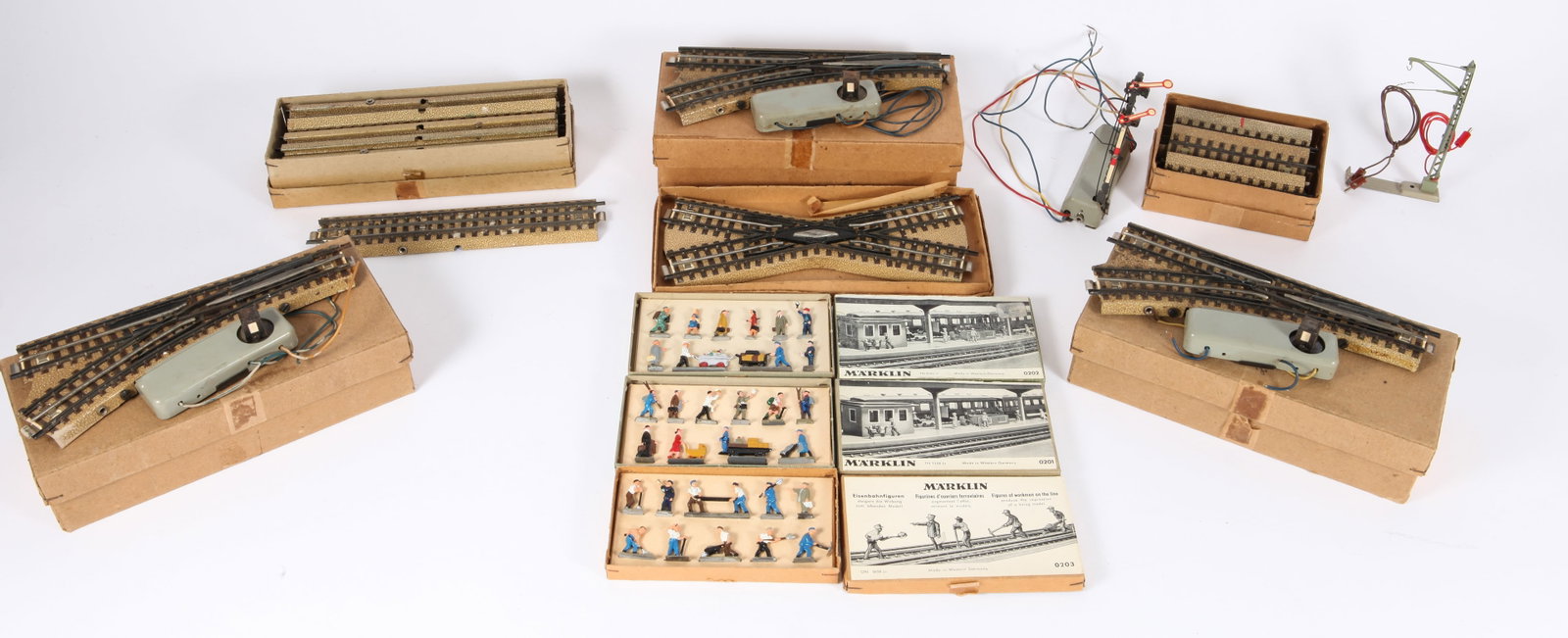 EARLY MARKLIN HO TRAIN SWITCHES, TRACK, FIGURES, ETC. - ORIGINAL BOXES: Includes: (1) #3600K switch, Made in Germany, cardstock box; (3) #3600 MWS pairs of switches, original cardstock boxes, made in Germany; (1) #3600D set of (10) pcs. straight track, cardstock box, made