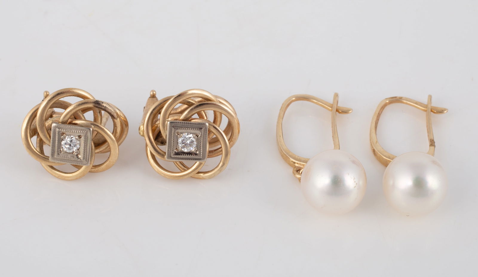 (2) PAIR 14K GOLD EARRINGS (1 of 4)