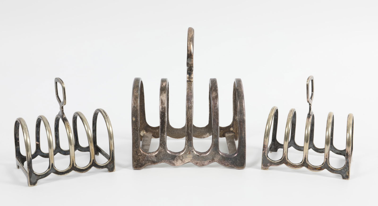 (3) SILVERPLATED TOAST HOLDERS (1 of 10)