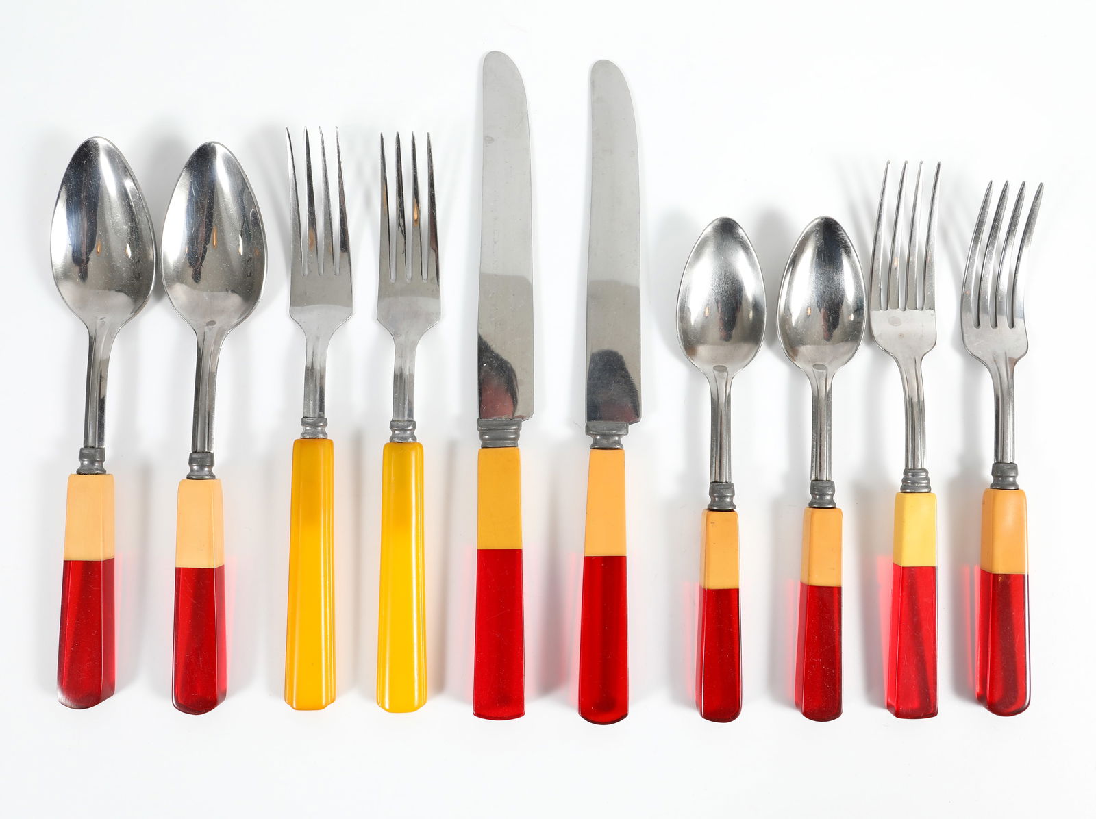 VINTAGE FLATWARE:  LUCITE / BAKELITE (40) PCS. (1 of 5)