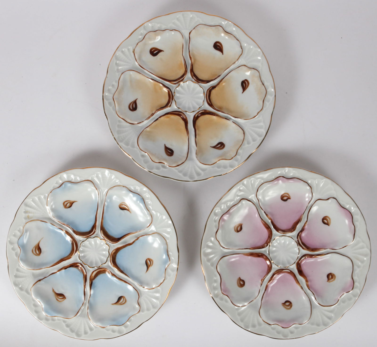 (3) MATCHING VINTAGE OYSTER PLATES (1 of 16)