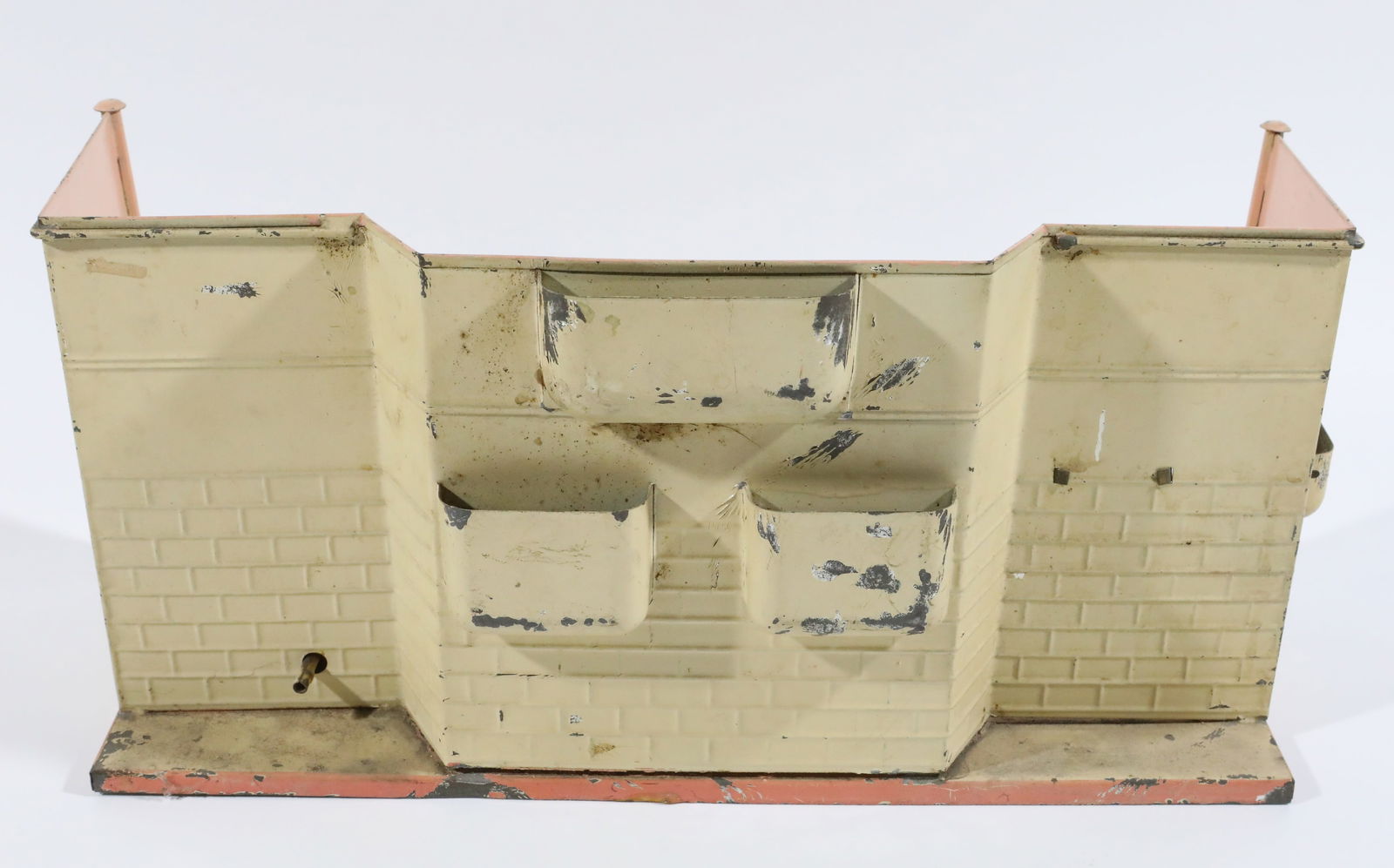 VINTAGE TIN DOLLHOUSE BATHROOM (1 of 8)