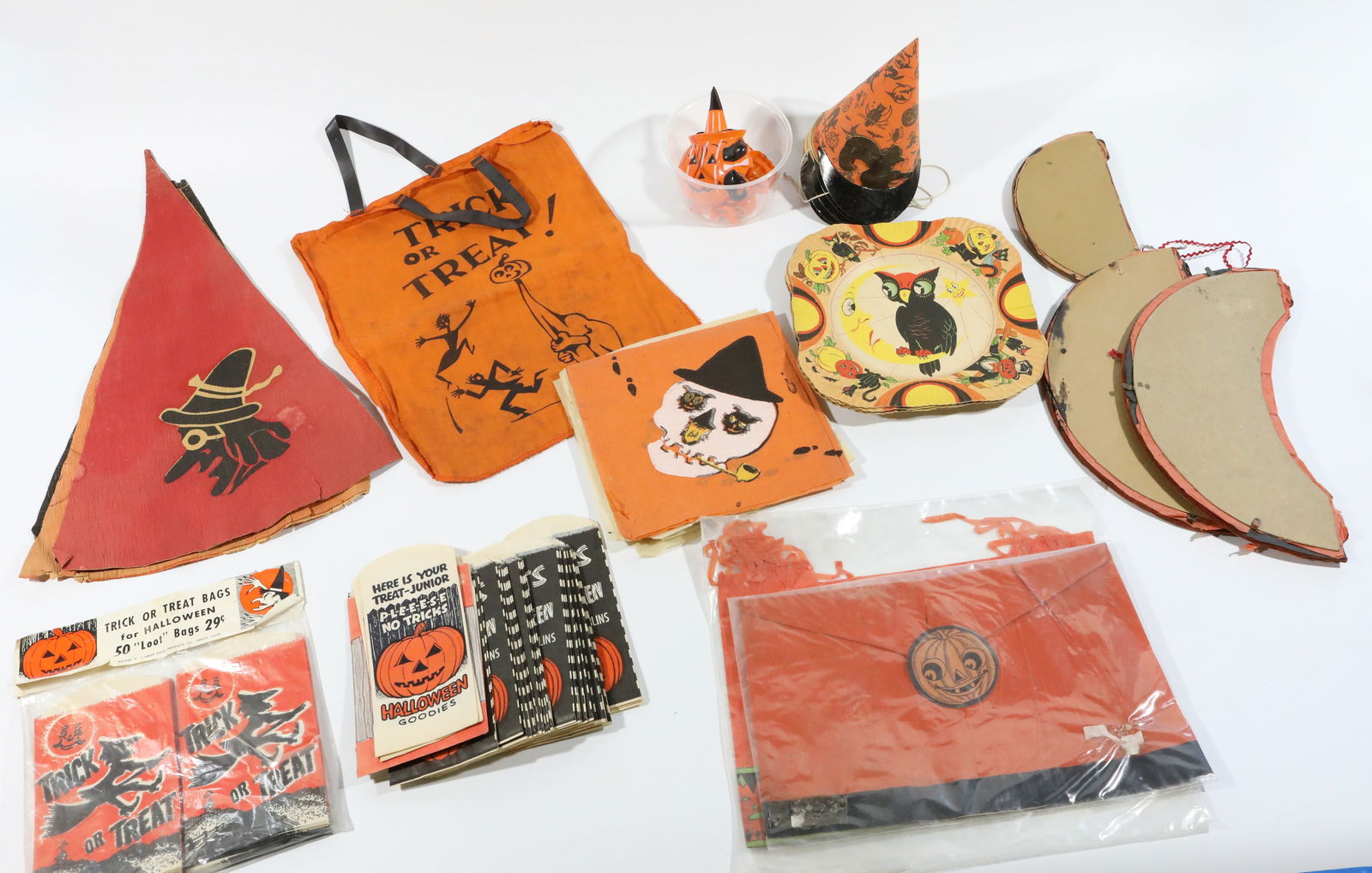 VINTAGE HALLOWEEN D?COR, ETC (1 of 9)