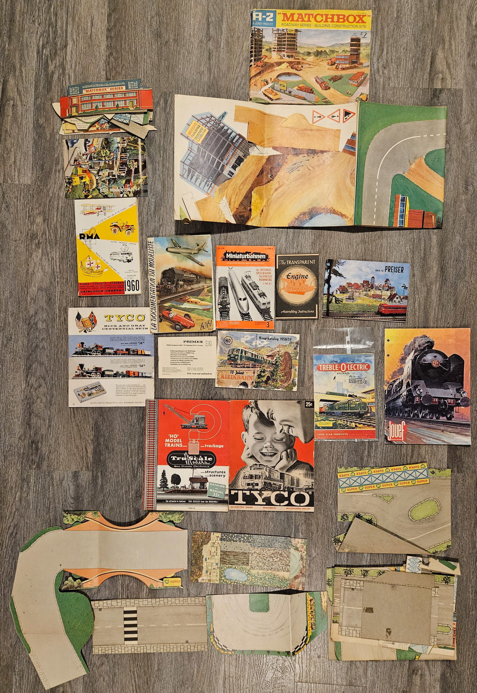 LOT ASSORTED TOY PAPER EPHEMERA:  1960'S GERMAN, ETC. (1 of 9)