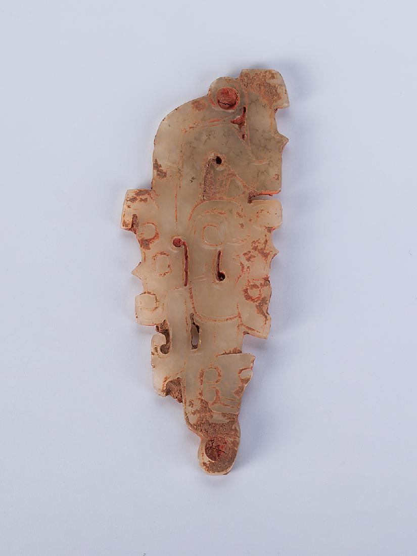 A WHITE JADE 'DRAGON' HUANG (1 of 2)