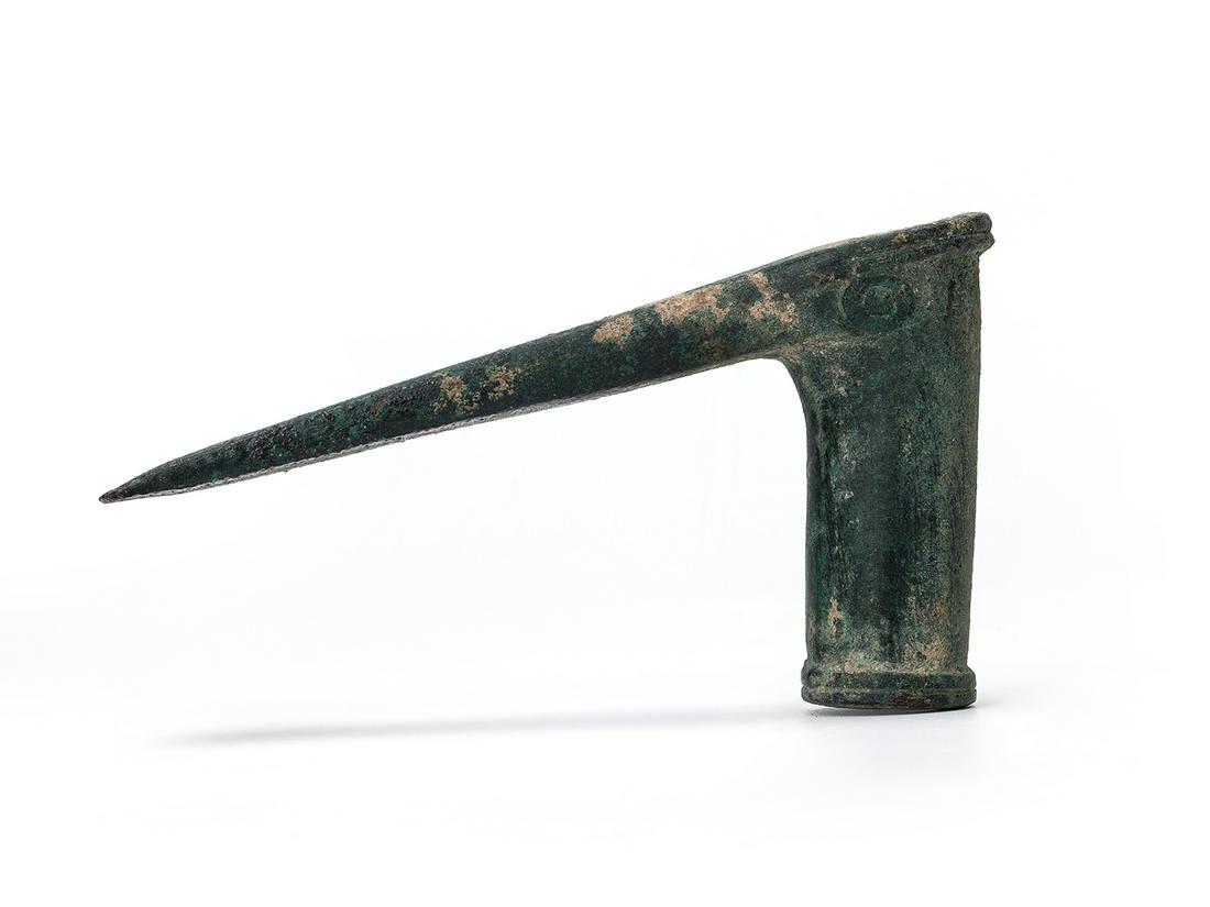 Bronze art battle-chisel.: Luristan.10th-8th century B.C. Bronze.15.5cm x 8cm.