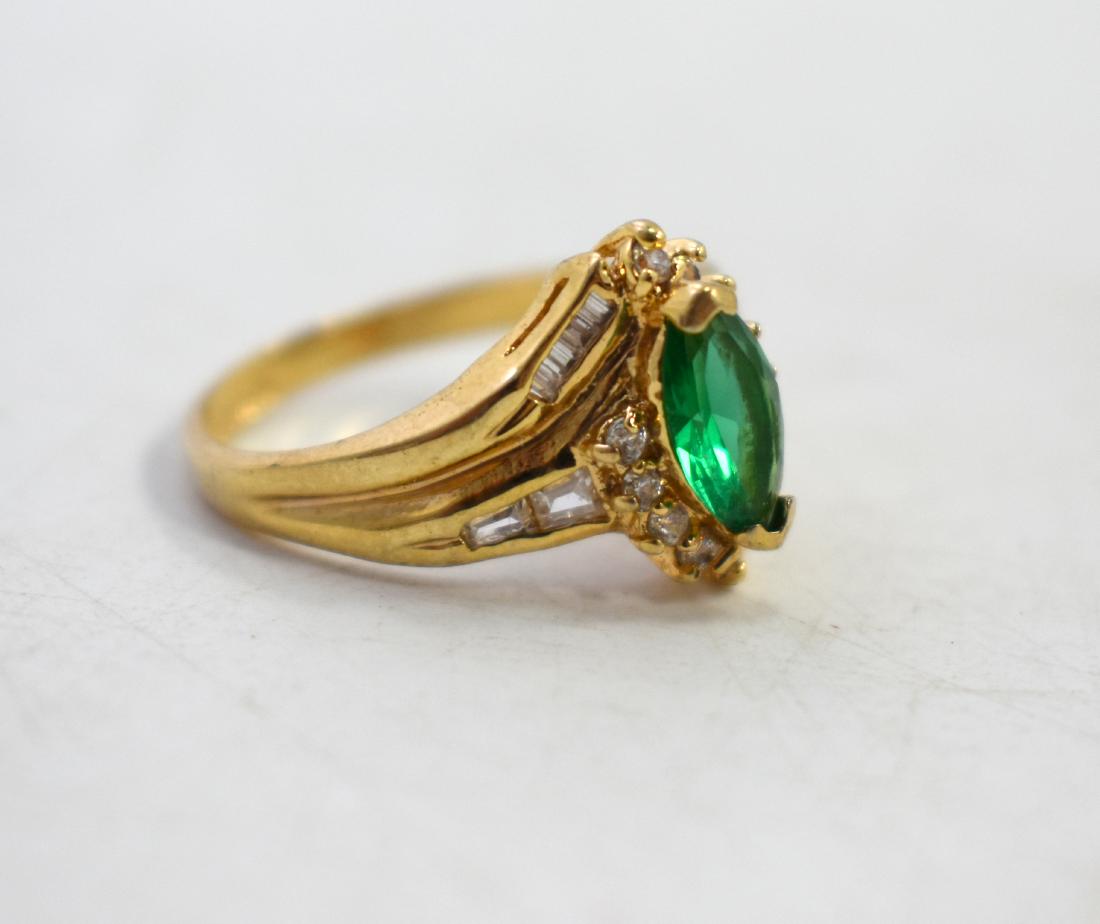 18k gold ring, emerald stone embedded and zirconia (1 of 3)
