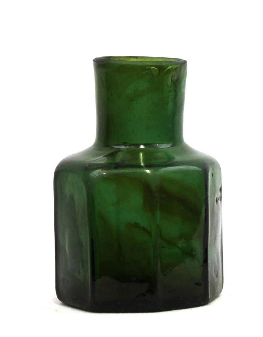 Emerald Green European Glass Inkwell: Emerald Green European Glass Inkwell Size: Height 3 3/4 in. Condition: Perfect If you would like to receive more detailed photos, please let us know. We do not accept credit card charges of over $7,50