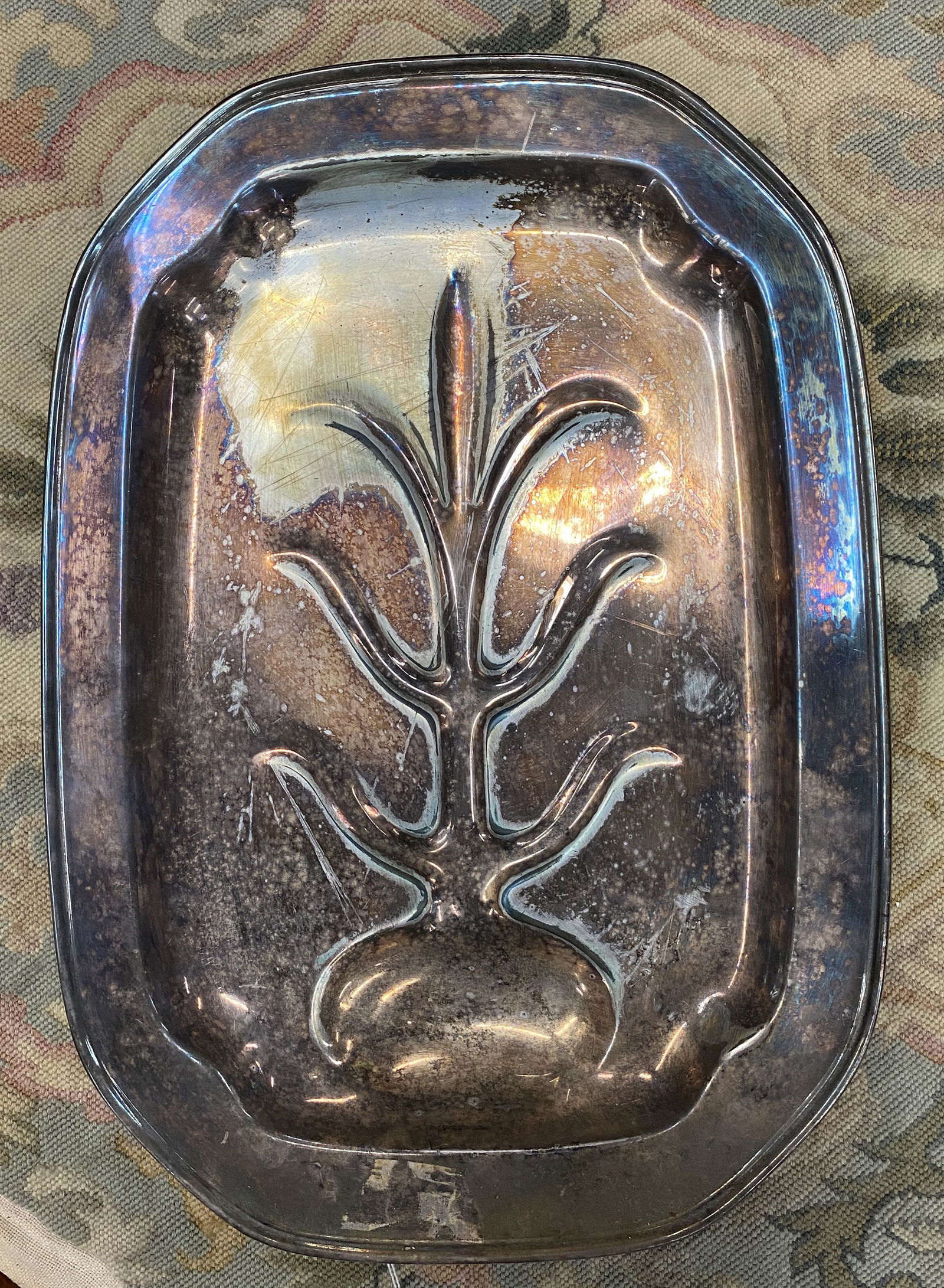 FOOTED SERVING PLATTER ROGERS SILVER CO 1883: FOOTED SERVING PLATTER ROGERS SILVER CO 1883 American silver plate footed platter marked 1883 F.B. ROGERS SILVER CO. TAUNTON MASS SILVER ON COPPER 1104. Tray is need cleaning. The size of the platter