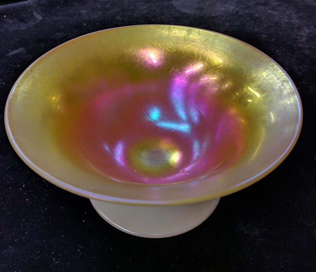 Probebly Carder Steuben American Glass Bowl: Probebly Carder Steuben American Glass Bowl Size: 3 in. tall. (7.6 cm.), diameter of the bowl is 6 1/8 inches. (15.5 cm.) If you would like to receive more detailed photos, please let us know. We do n