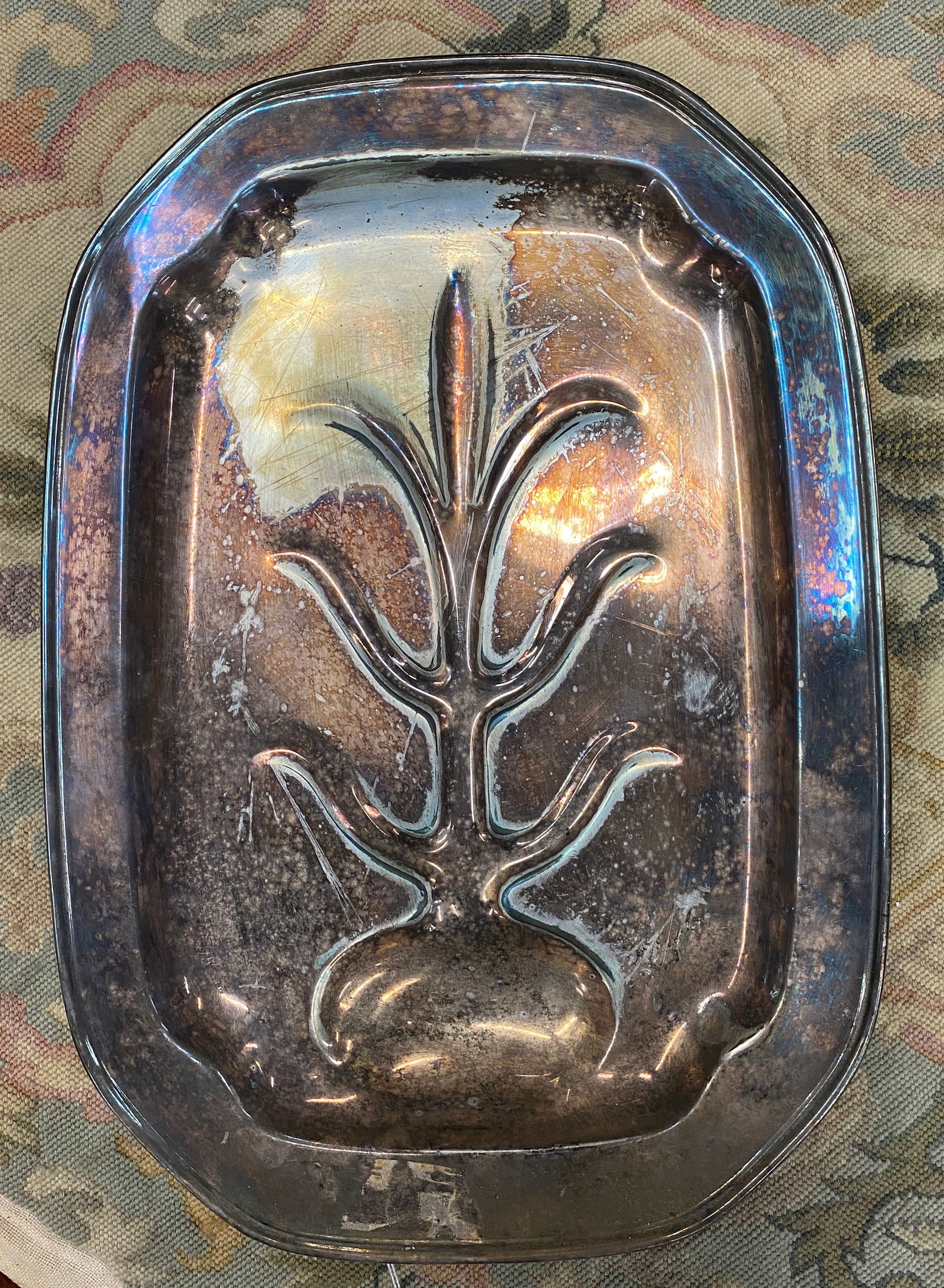 FOOTED SERVING PLATTER ROGERS SILVER CO 1883: FOOTED SERVING PLATTER ROGERS SILVER CO 1883 American silver plate footed platter marked 1883 F.B. ROGERS SILVER CO. TAUNTON MASS SILVER ON COPPER 1104. Tray is need cleaning. The size of the platter