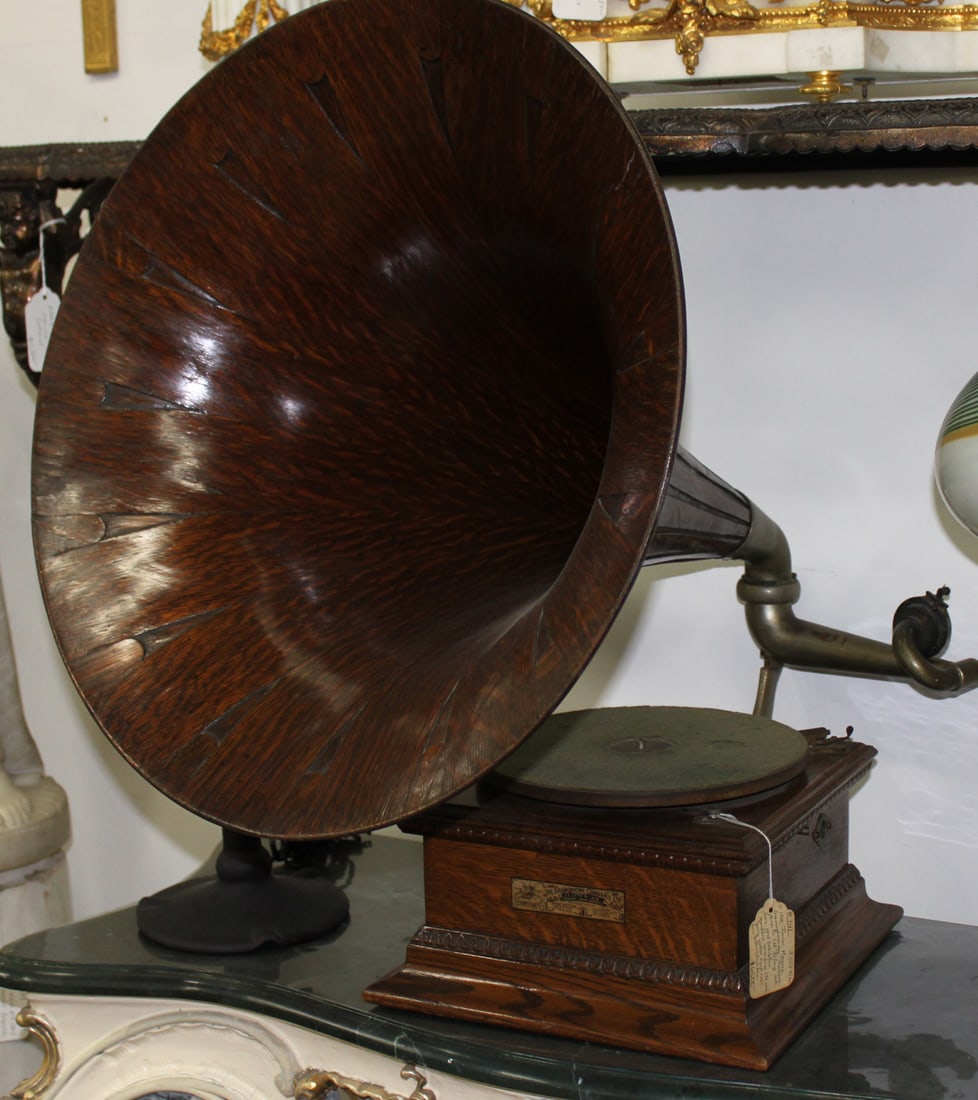 1900 JUNIOR GRAMOPHONE WITH OAK HORN (1 of 2)