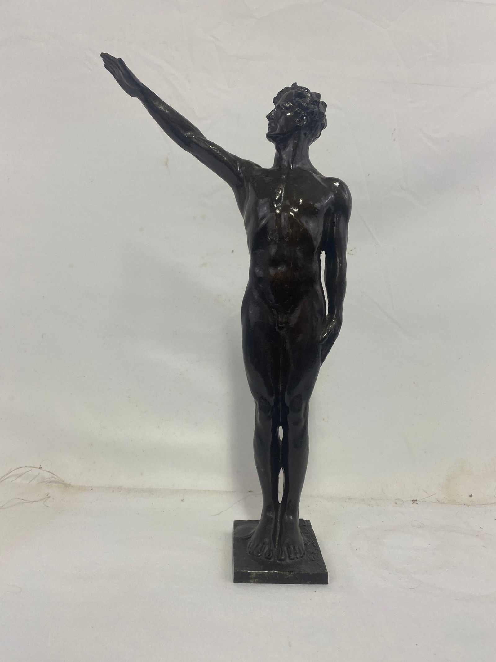 Bronze Male Nude Signed P.R. Soetle, Cast by Roman Bronze Works, New York: Bronze Male Nude Signed P.R. Soetle, Cast by Roman Bronze Works, New York A finely cast early 20th-century bronze sculpture depicting a nude male figure in a classical contrapposto stance with his rig