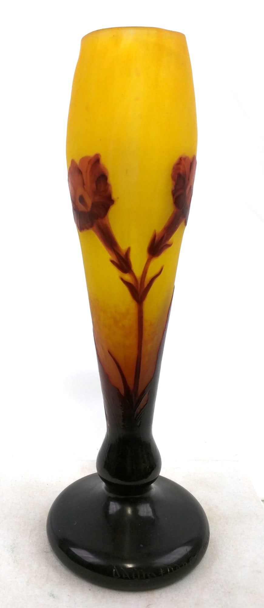 C. 1900-1910 Daum Nancy, Finely and Deeply Carved French Art Nouveau Cameo Glass Vase: Daum Nancy, Finely and Deeply Carved French Art Nouveau Cameo Glass Vase, c. 1900-1910 French Art Nouveau cameo glass vase by Daum Nancy, featuring a rich yellow ground with finely shaded floral decor