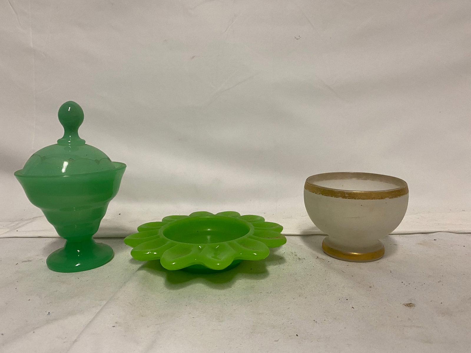 Three Pieces of American Pressed Glass, Including Uranium Glass Bowl (1 of 6)