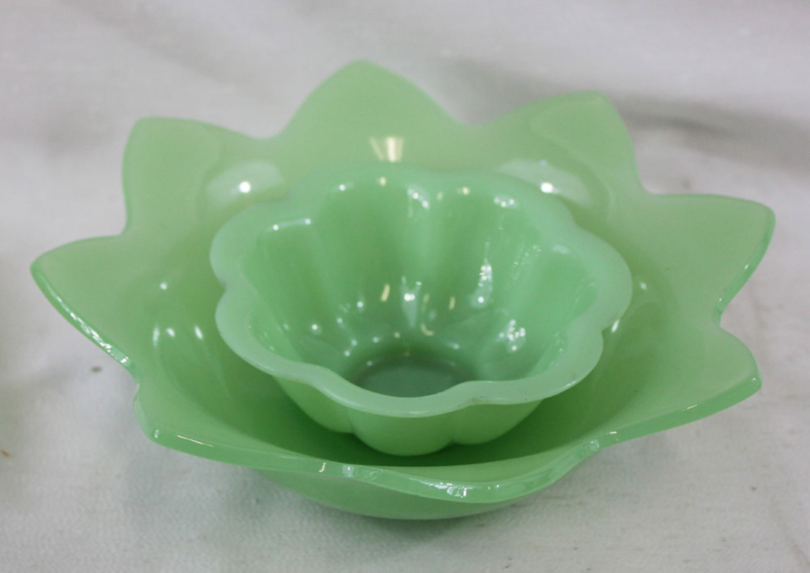 Pair of American Jadeite Glass Lotus-Form Bowls (1 of 9)
