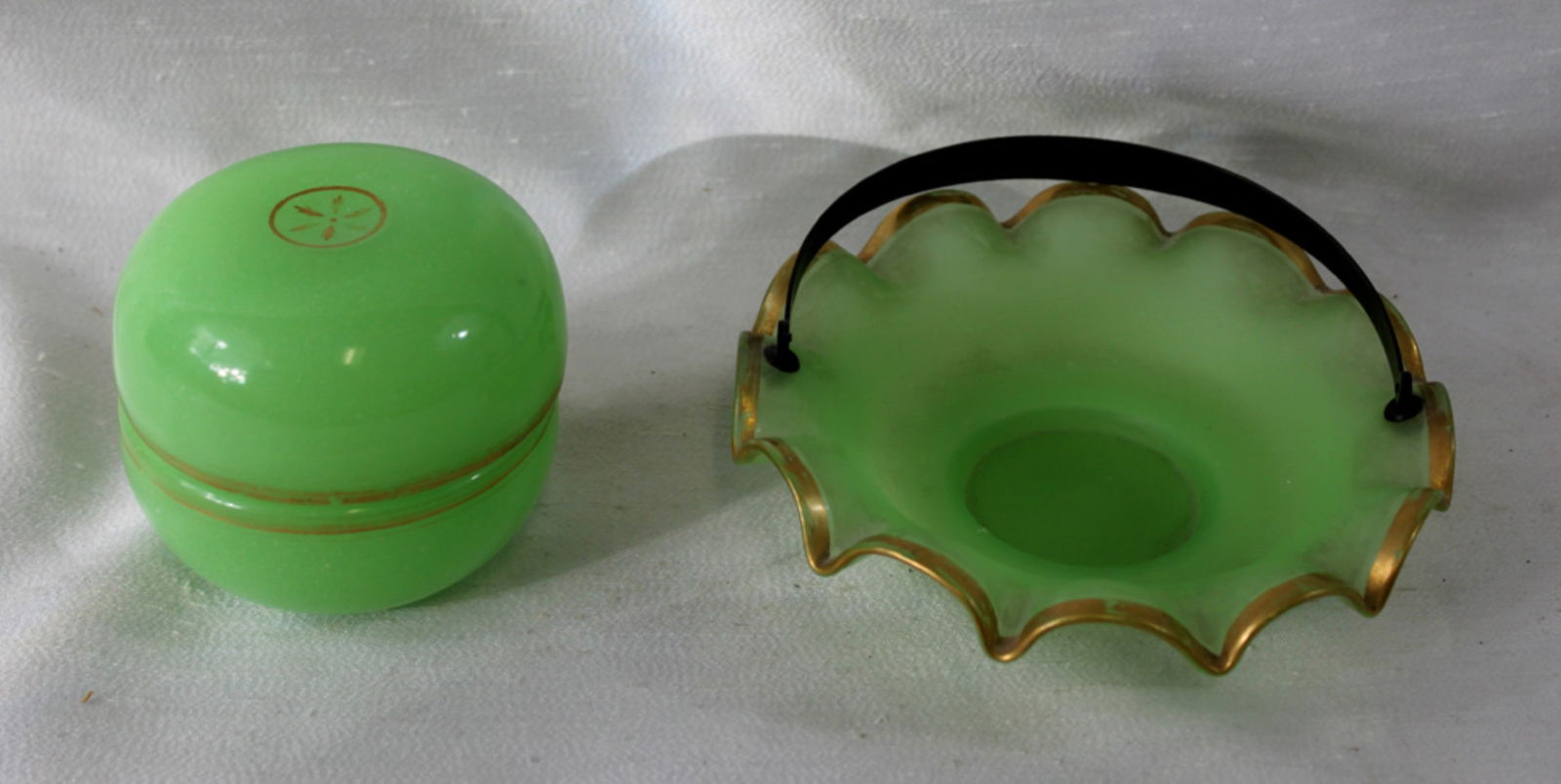 French Green Opaline Glass Box and Dish, Late 19th-Early 20th Century: French Green Opaline Glass Box and Dish, Late 19th-Early 20th Century A decorative grouping comprising a green opaline glass covered box and a matching scalloped dish, each rendered in an opaque apple