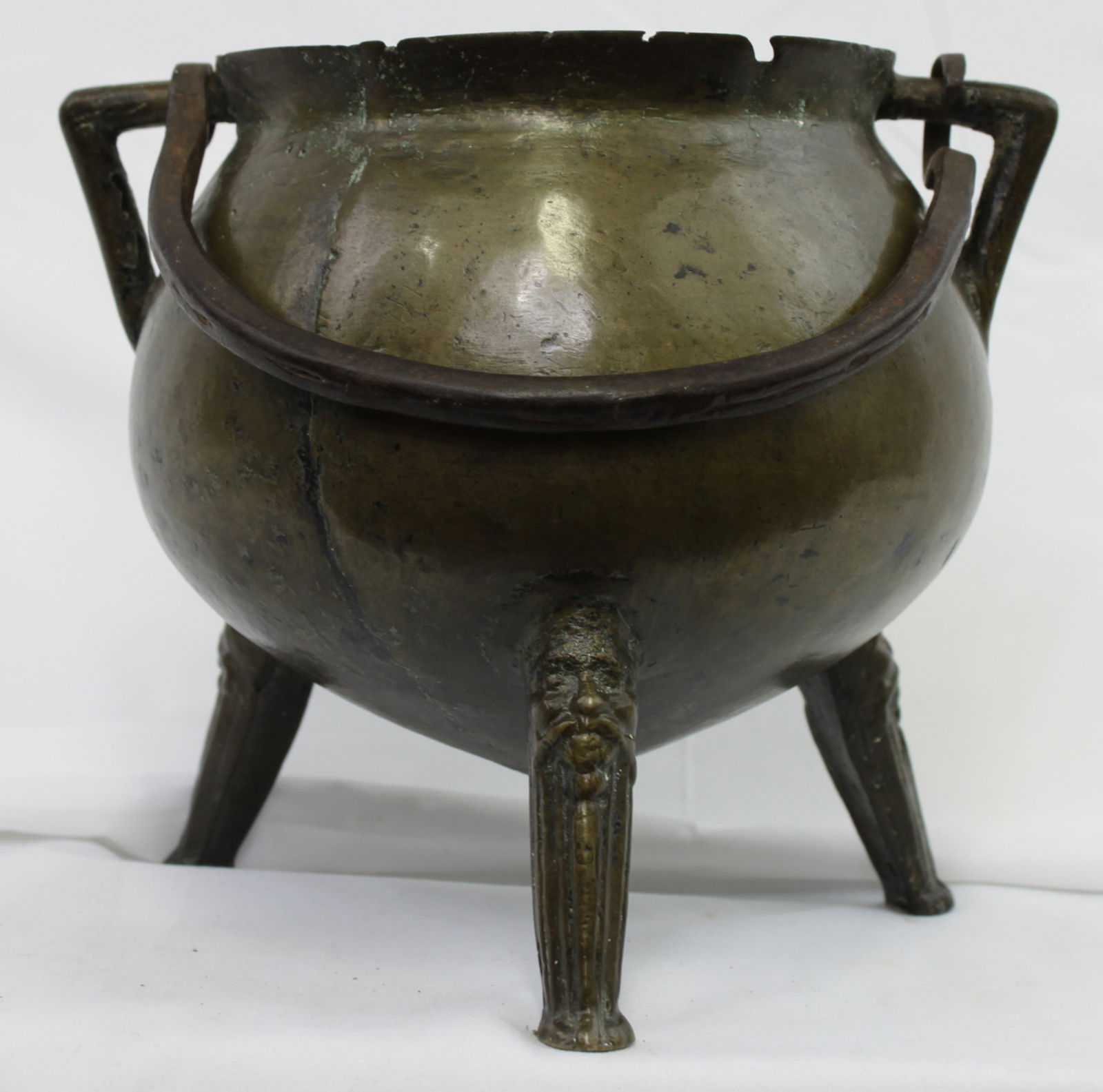 Late 15th-16th century European Bronze Tripod Cauldron / Kettle (1 of 7)