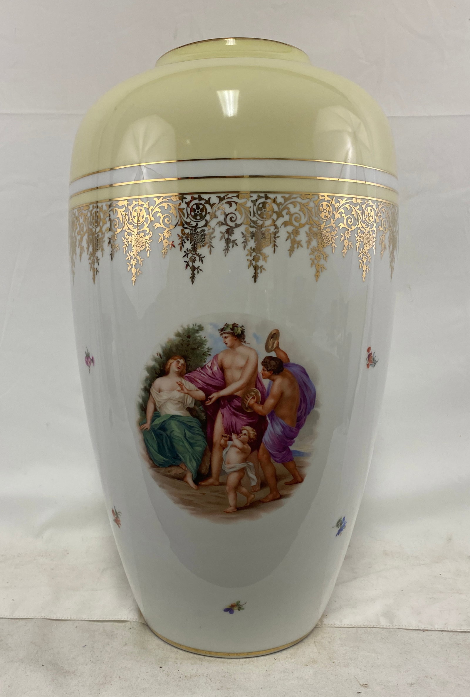 Large Heinrich & Co. (H & G Selb) Hand-Painted Porcelain Vase, Bavaria: Large Heinrich & Co. (H & G Selb) Hand-Painted Porcelain Vase, Bavaria Monumental Bavarian porcelain vase by Heinrich & Co., Selb, finely hand-painted with two classical reserves (to front and reverse